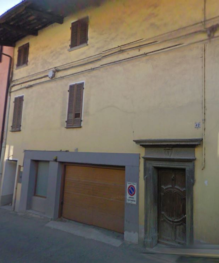Portale in Via Umberto I, 42 (portale) - Piasco (CN)  (XVIII)