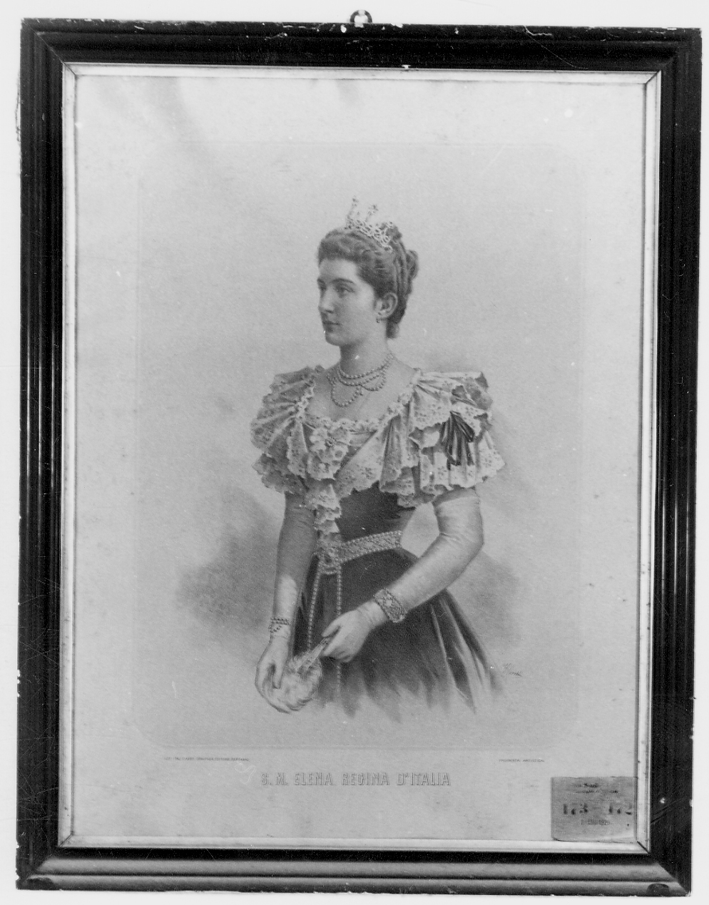 S. M. Elena Regina d'Italia, ritratto di Elena del Montenegro (stampa) di Necchi F (primo quarto sec. XX)
