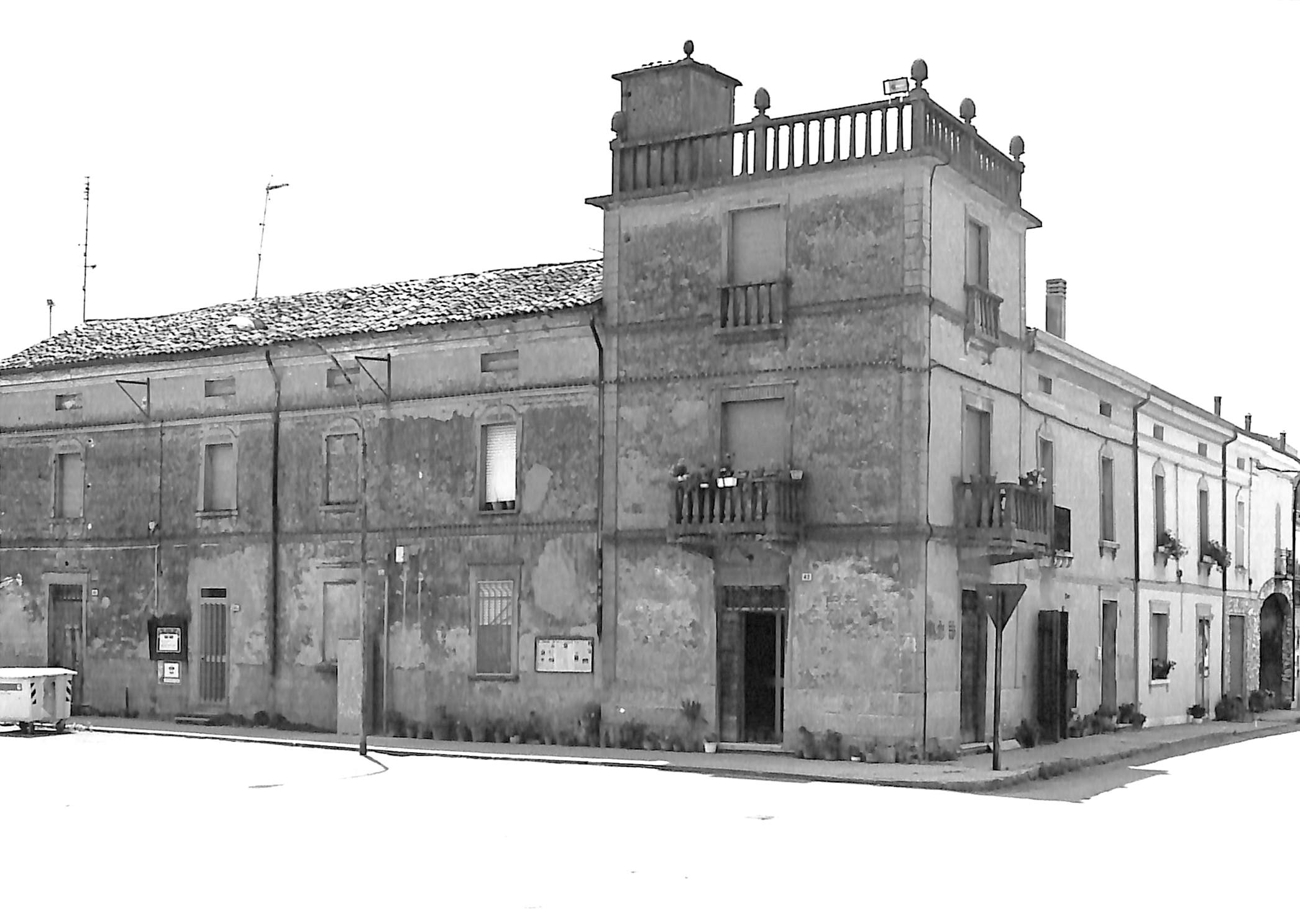 casa - Castelnovo Bariano (RO)  (XIX, seconda metà)