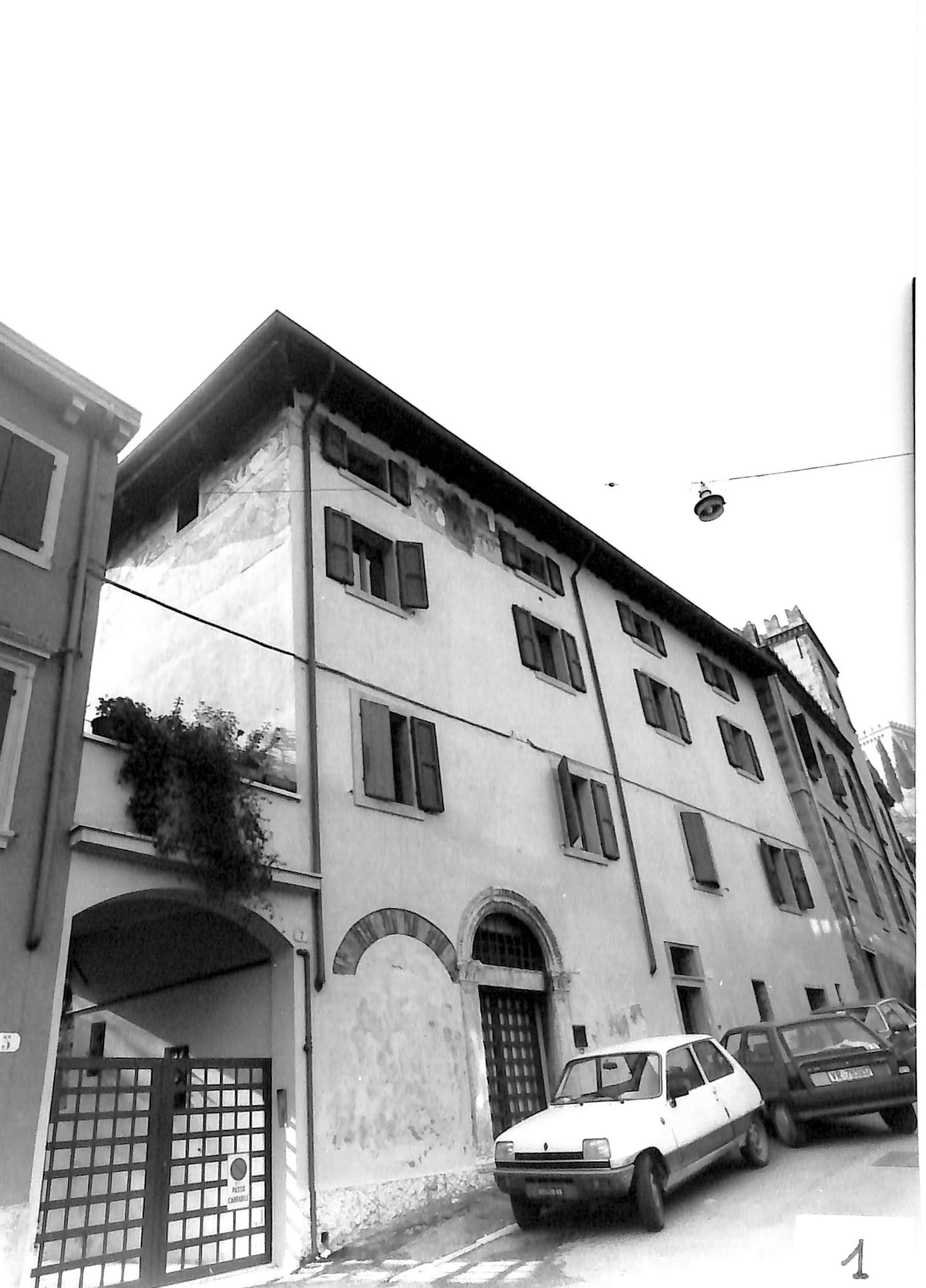 casa - Verona (VR)  (XVI, fine)