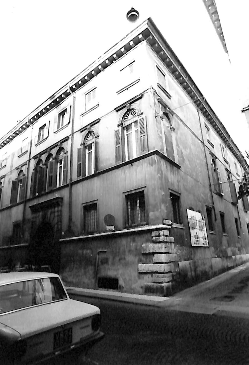 Palazzo Vanzetti (palazzo, nobiliare) - Verona (VR)  (XVII)