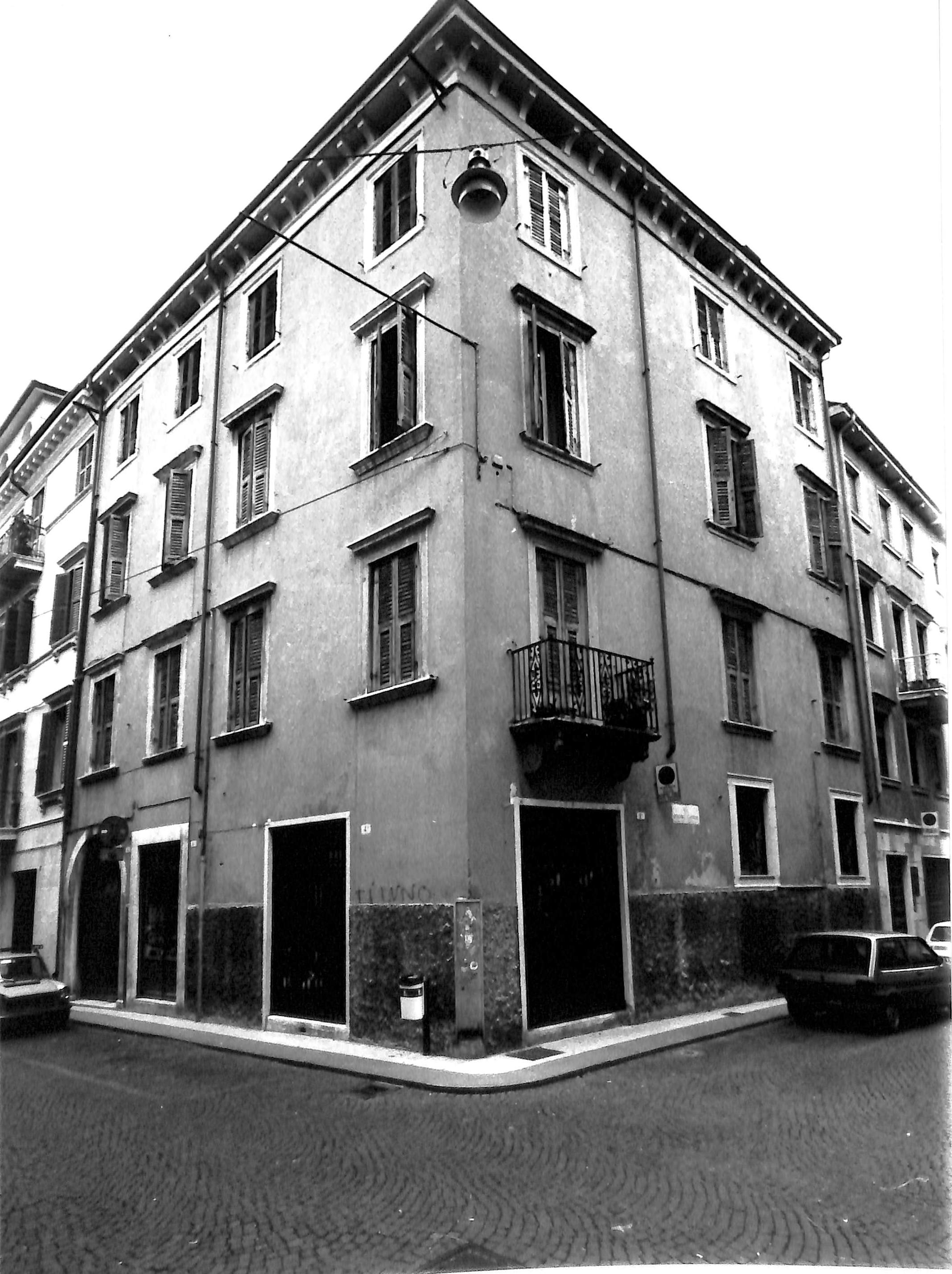 casa - Verona (VR)  (XIX)