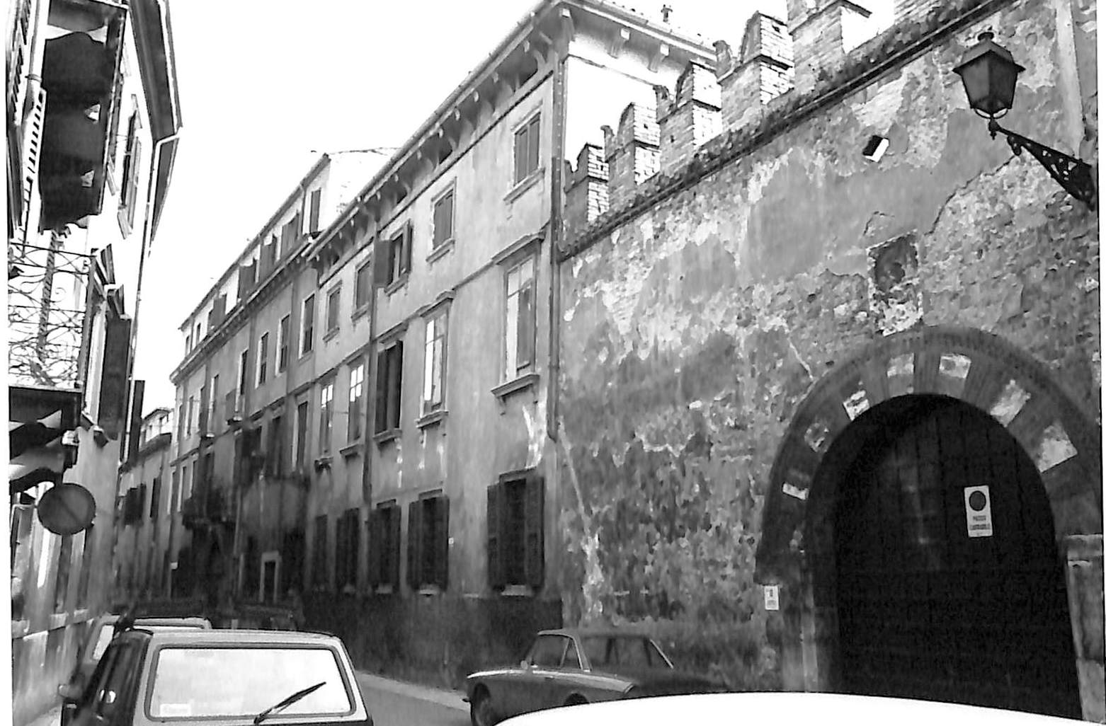 Casa Guarienti (casa, nobiliare) - Verona (VR)  (XIII)
