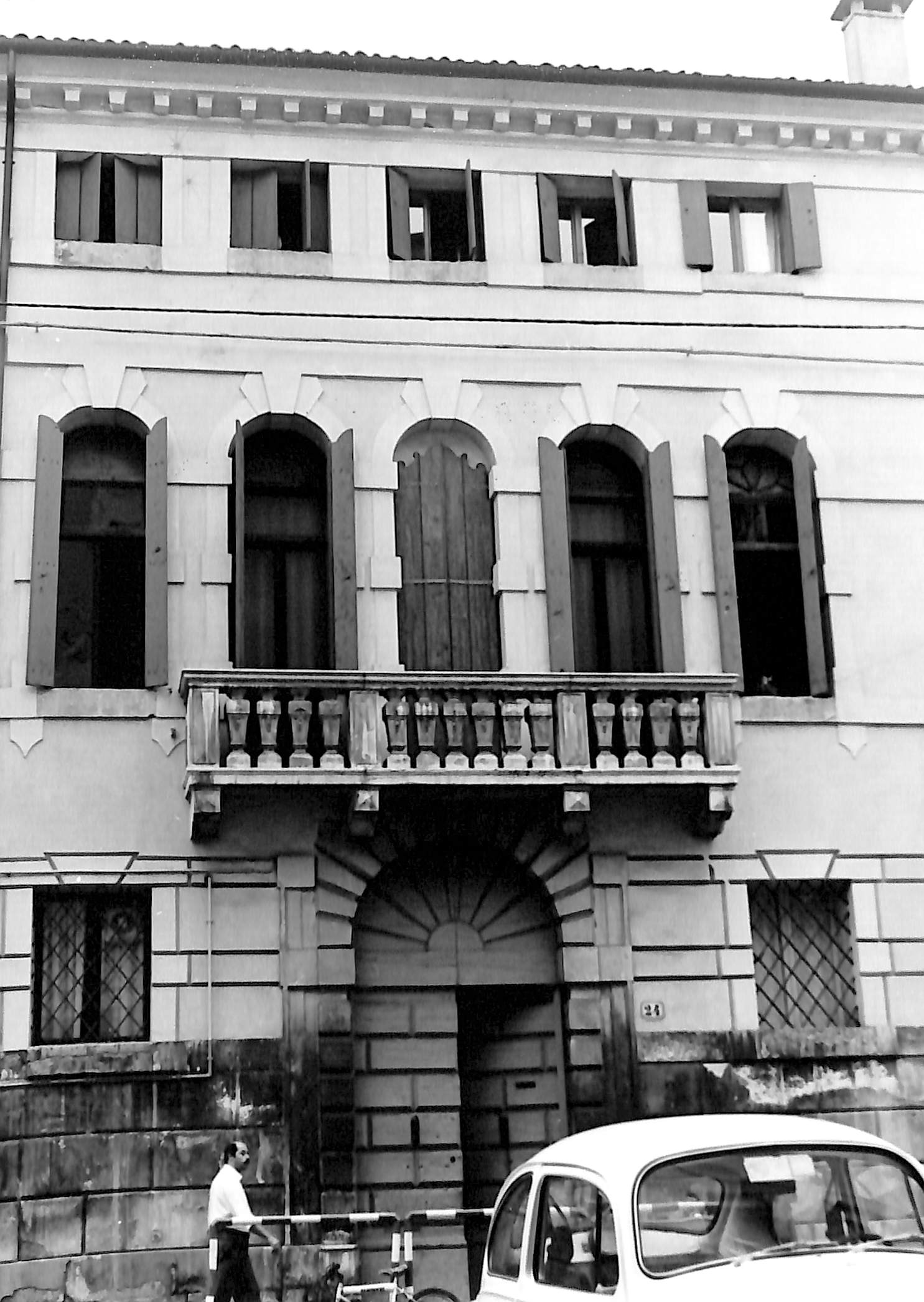 Palazzo Milanovich ora Istituto de' Silvestri (palazzo, signorile) - Rovigo (RO)  (XVIII)