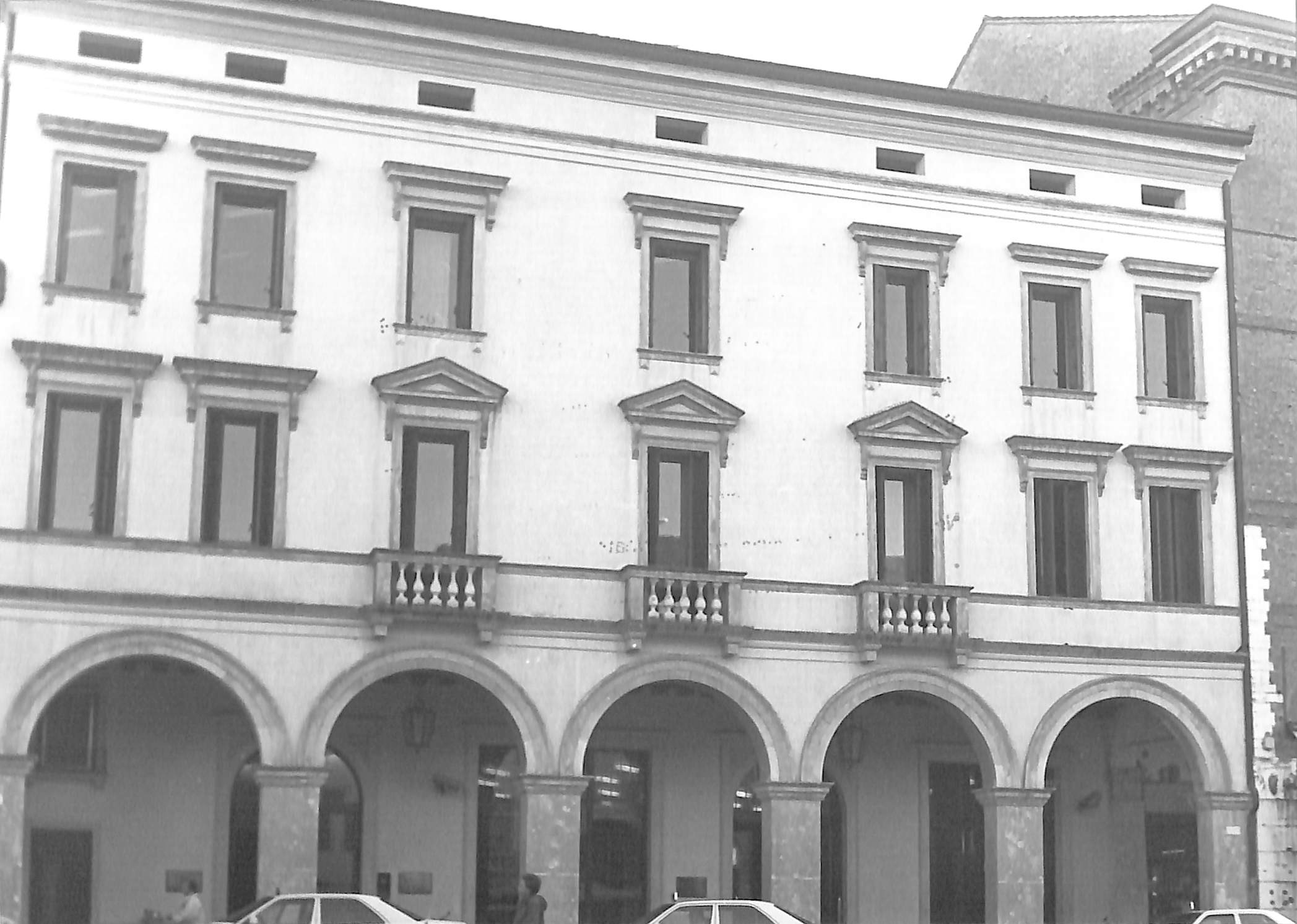 Palazzo della Cassa di Risparmio di Padova Rovigo (palazzo, signorile) - Rovigo (RO)  (XIX)
