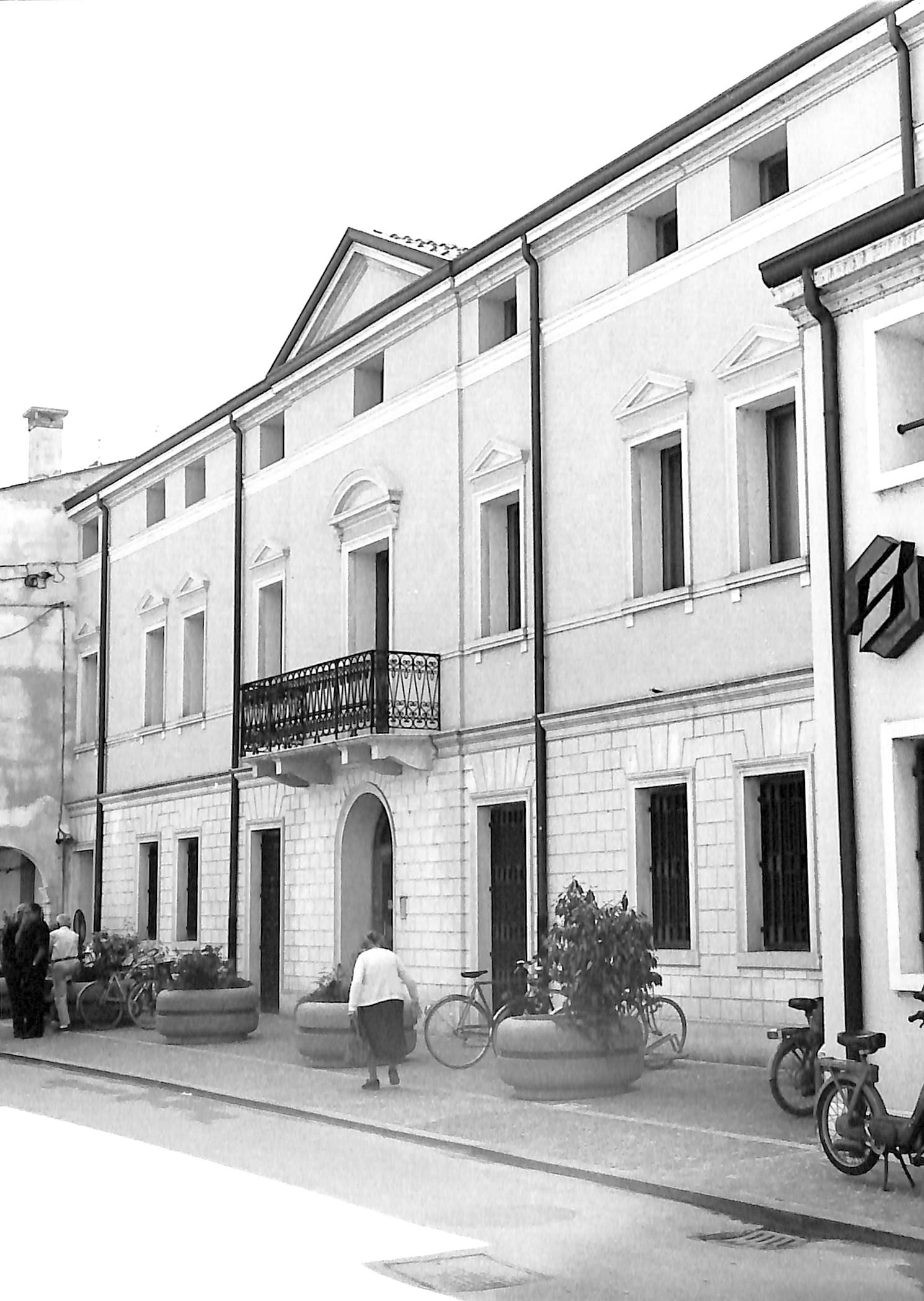 Palazzo della Cassa di Risparmio (palazzo) - Ficarolo (RO)  (XIX, fine)