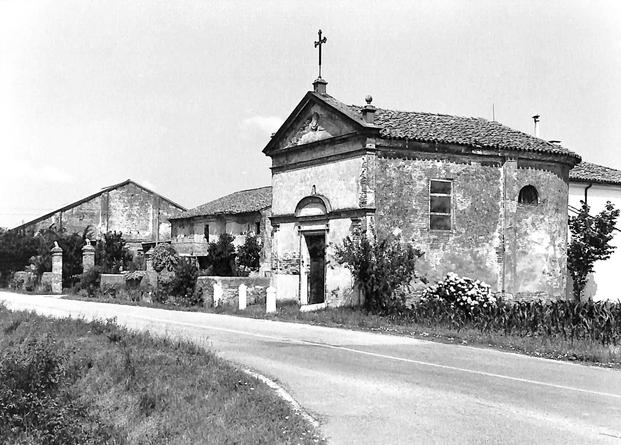 Corte rurale con oratorio di S. Rocco (casale, rurale) - Ficarolo (RO)  (XVIII)