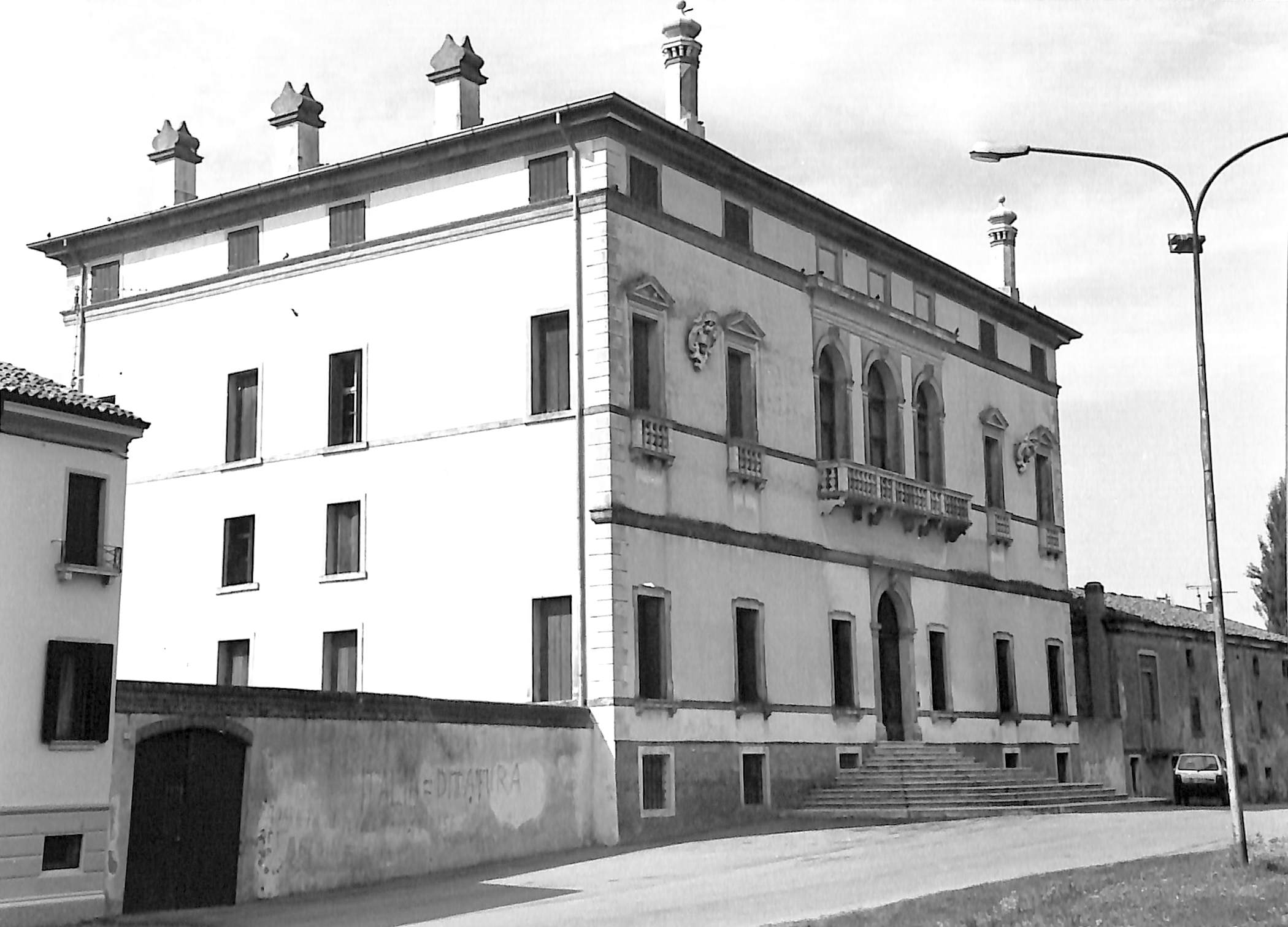 Palazzo Malmignati (palazzo, nobiliare) - Lendinara (RO)  (XVIII)