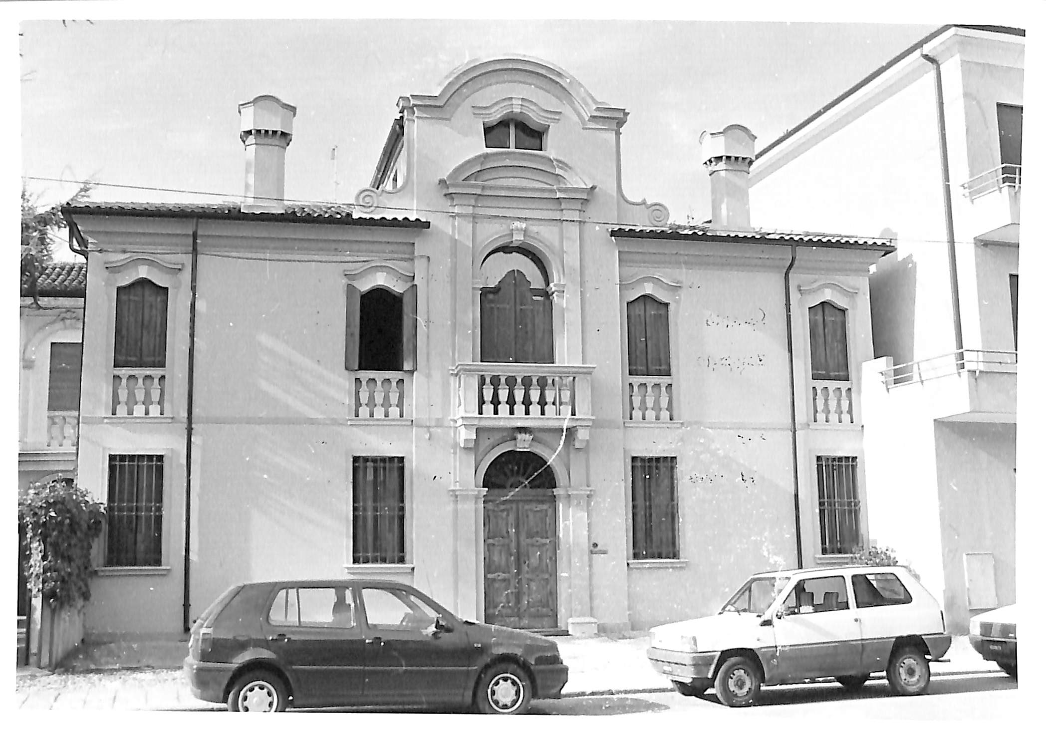 Casa Baccari ora De Momi/ Ganzerla (palazzetto, signorile) - Lendinara (RO)  (XVIII, ultimo quarto)