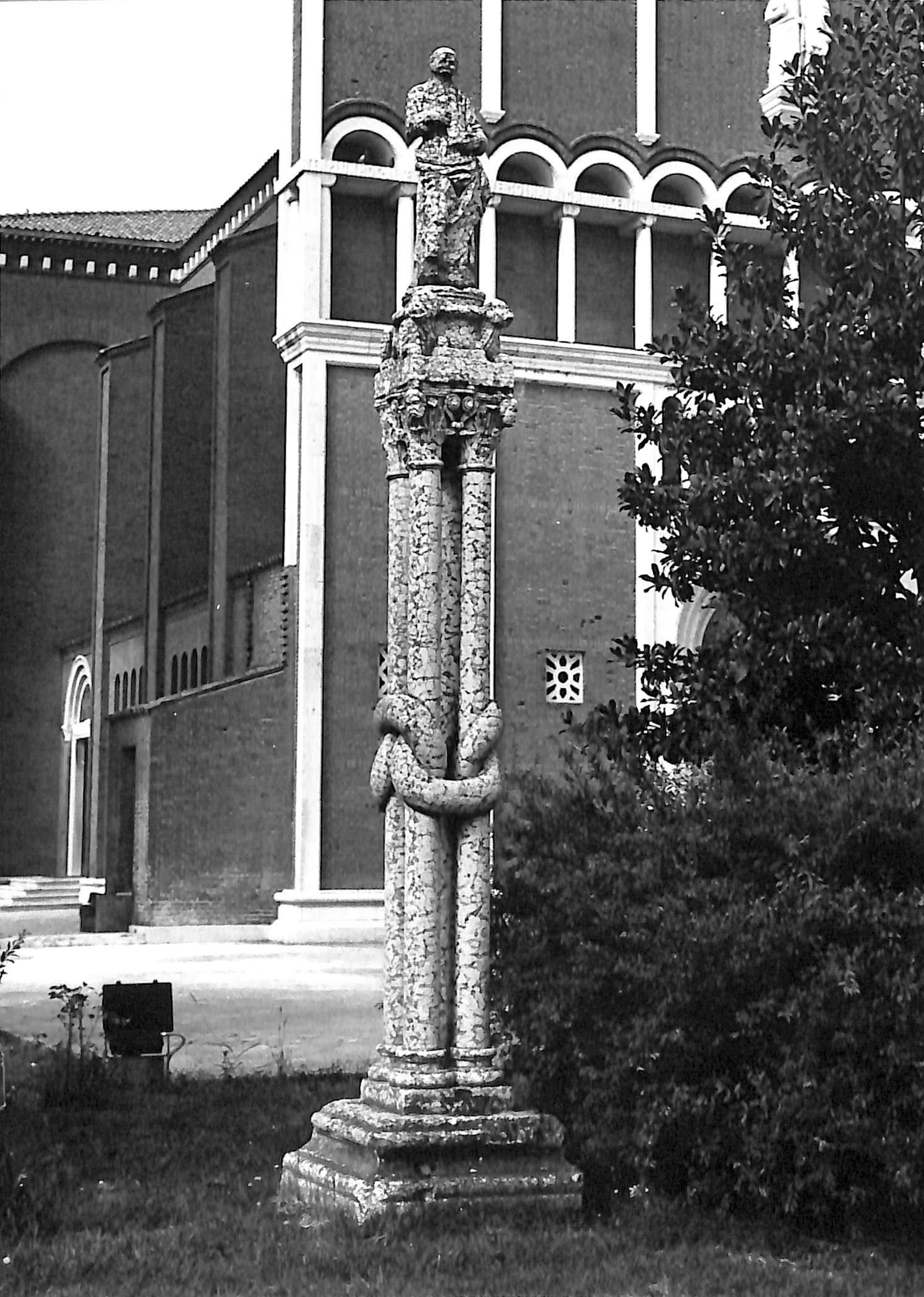 Colonna annodata (colonna) - Lusia (RO)  (XIV)