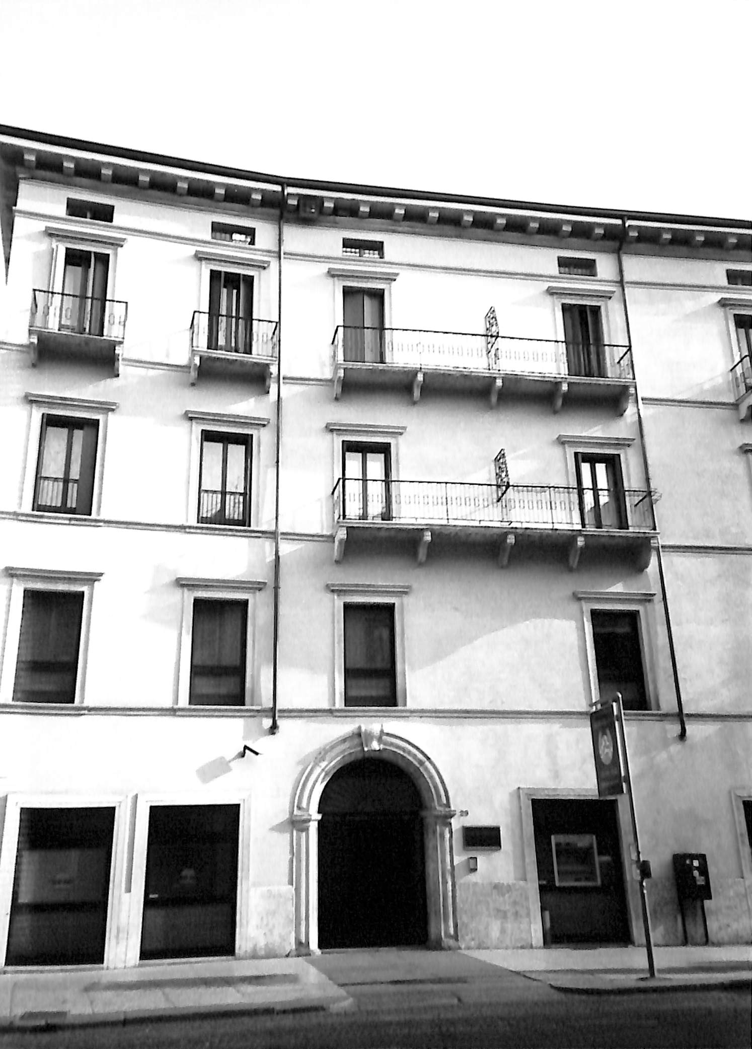 palazzo - Verona (VR)  (XIX)