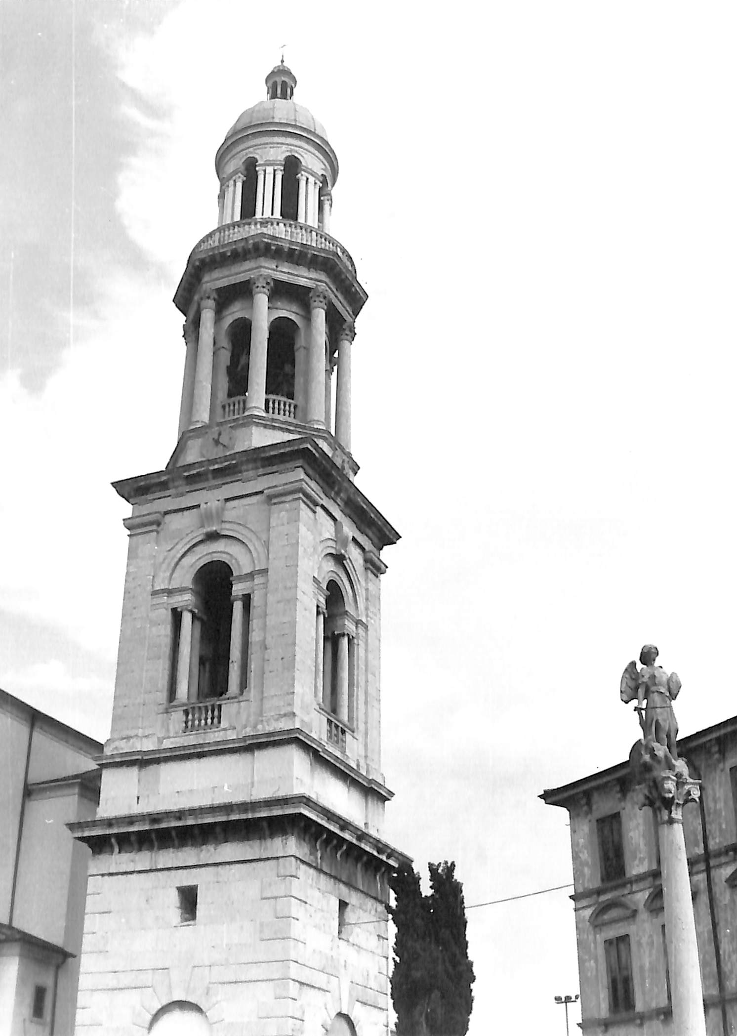 Campanile della chiesa di S. Michele Arcangelo (torre, campanaria) - Verona (VR)  (XIX)