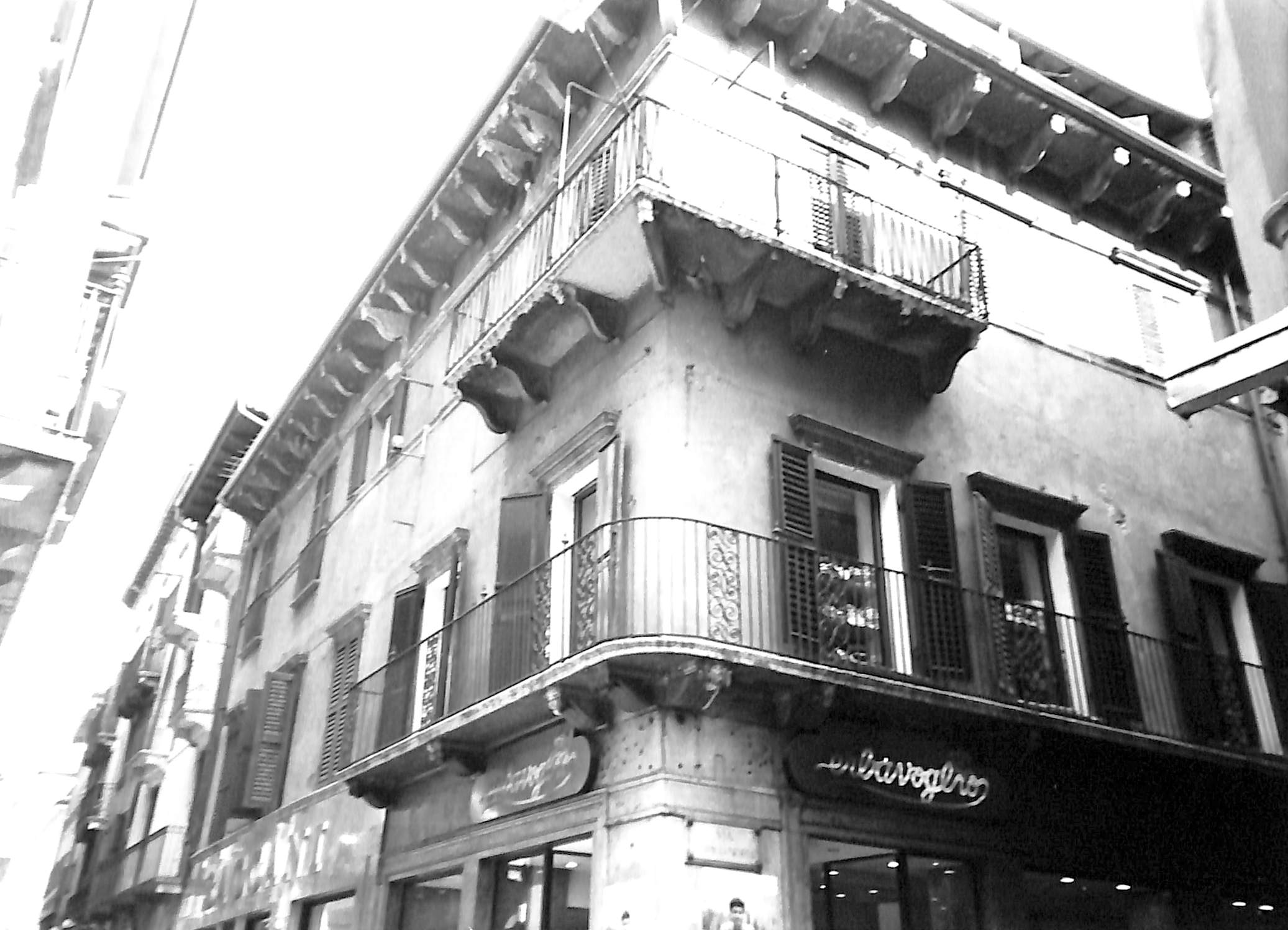 palazzo - Verona (VR)  (XIX)