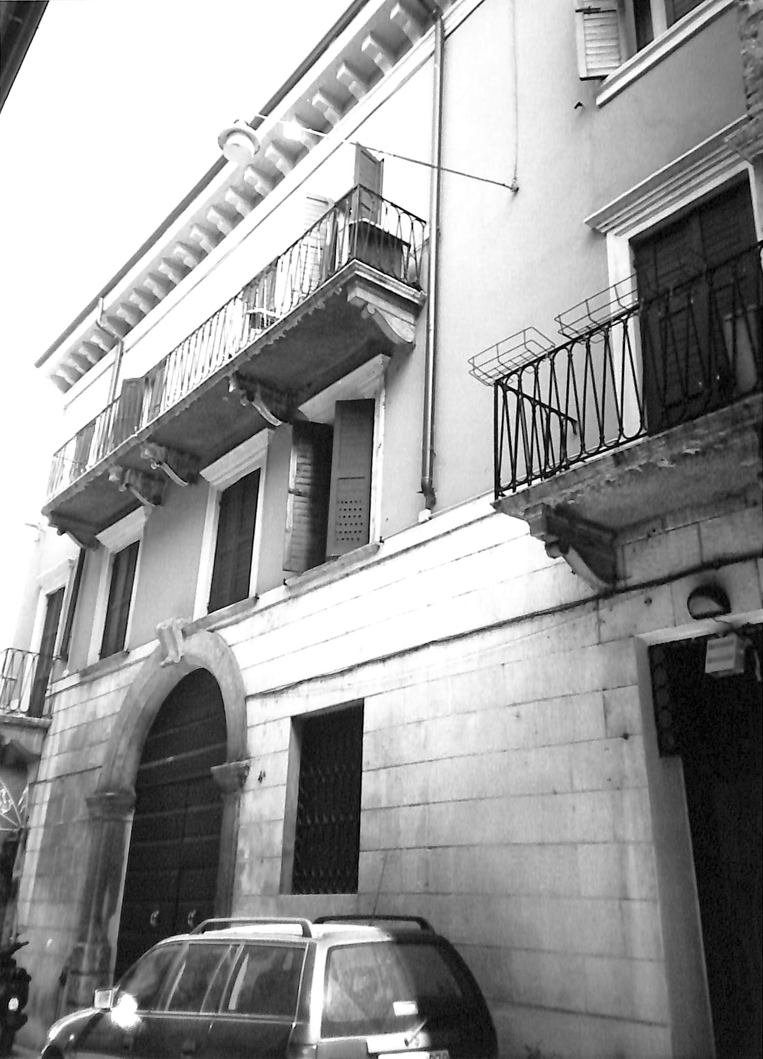 Hotel Cavour (palazzo) - Verona (VR)  (XIX)