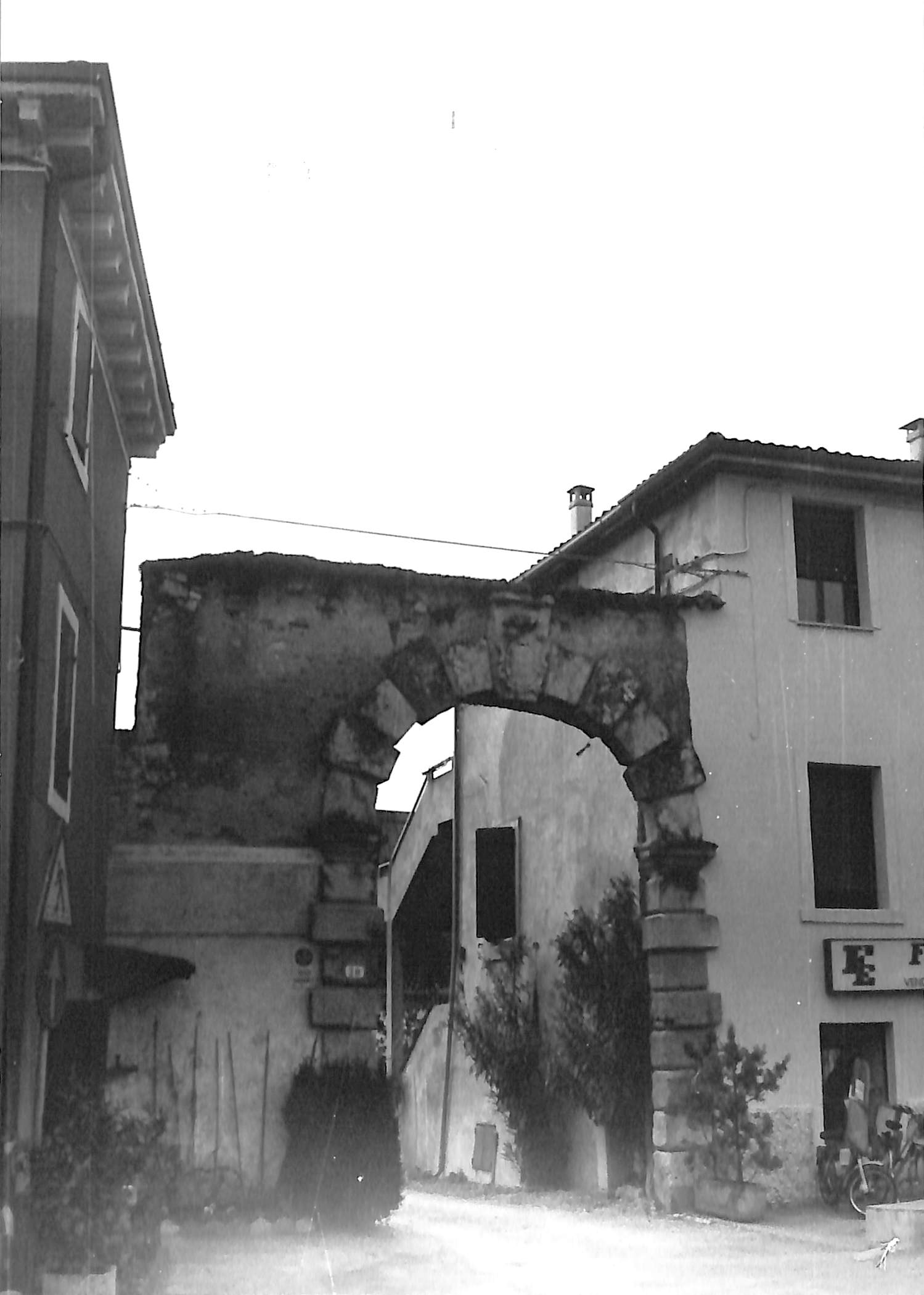 portale - Verona (VR)  (XIV)