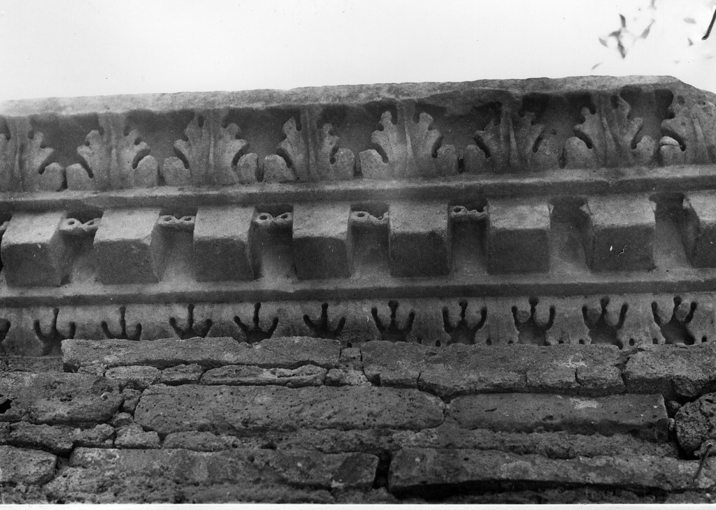 cornice (metà sec. II d.C)