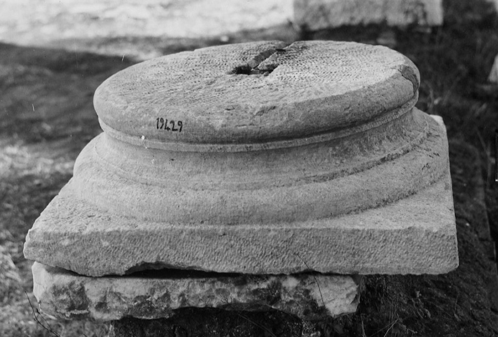 base di colonna (secc. II d.C.-III d.C)