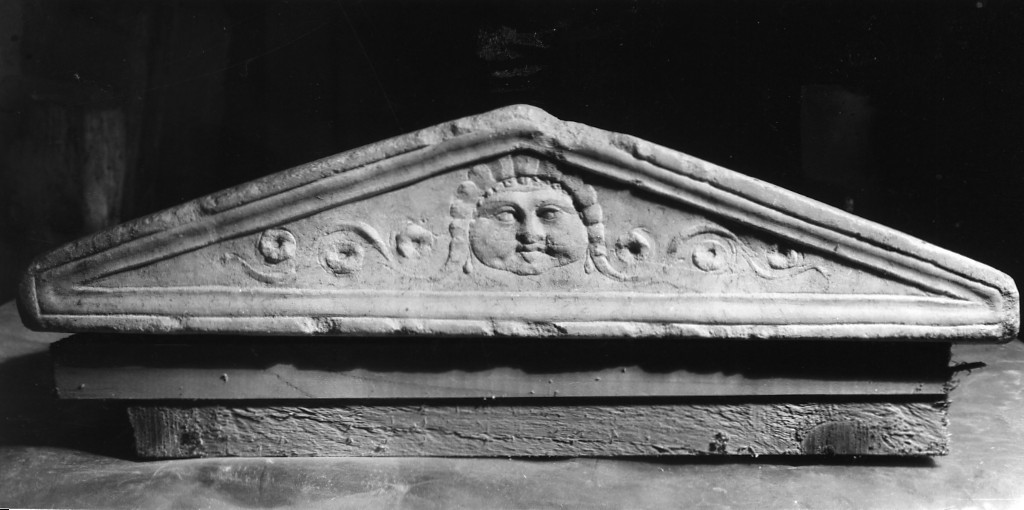 coperchio di urna (prima metà sec. I d.C)