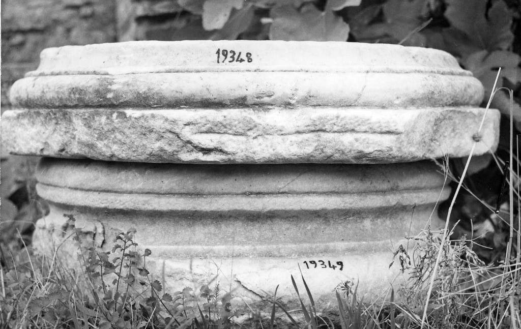 base di colonna (non determinabile)