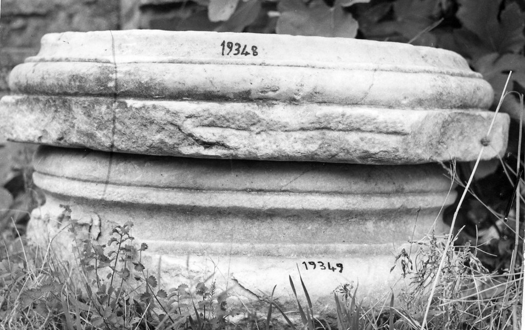 base di colonna (non determinabile)