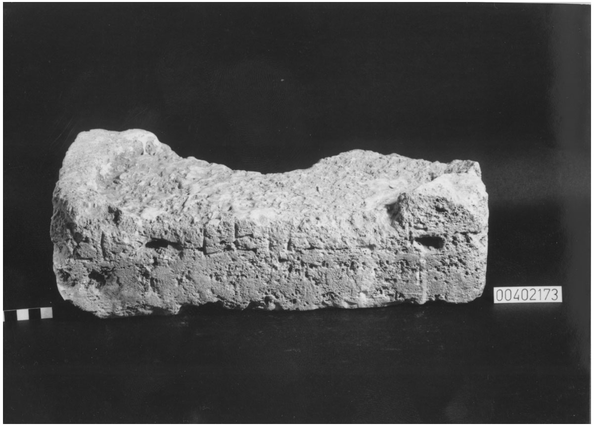 base di cippo funerario (II sec. a.C.-I sec. a.C)