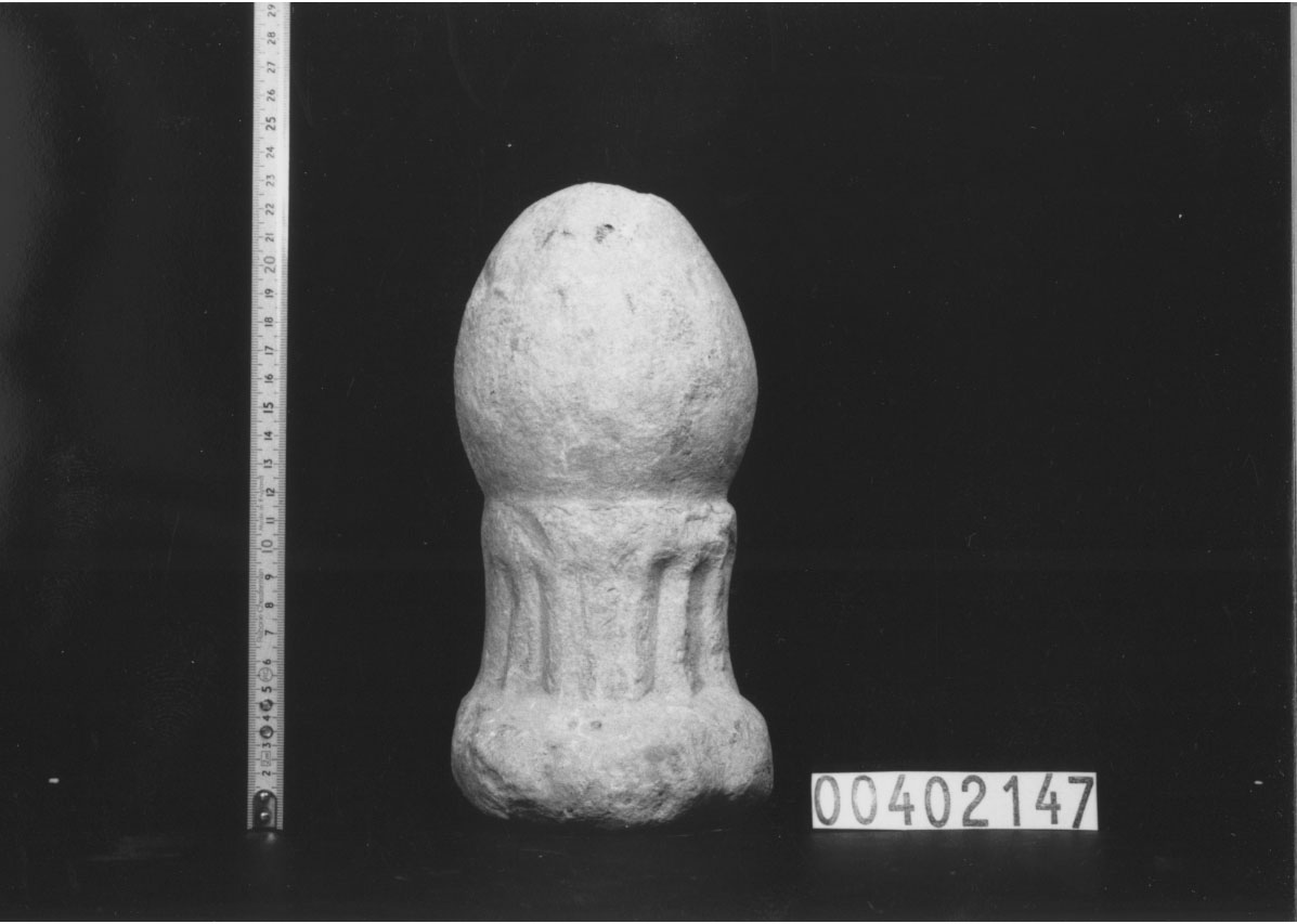 cippo funerario a pigna (I sec. a.C)