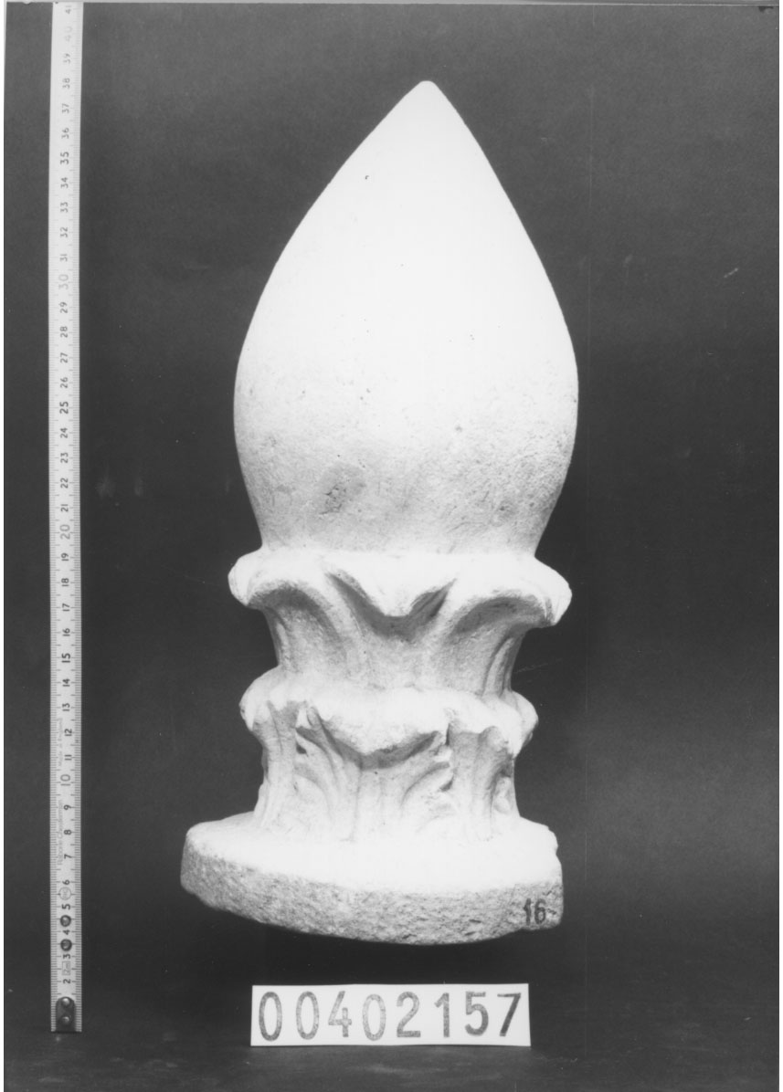 cippo funerario a pigna (III sec. a.C)