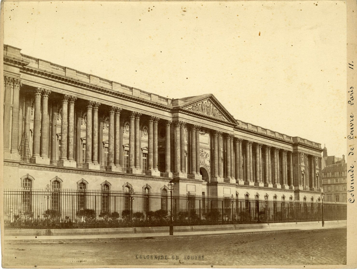 Parigi - Architetture - Palazzi - Musei - Collezioni d'arte (positivo) di Perrault, Claude, Anonimo (XIX)