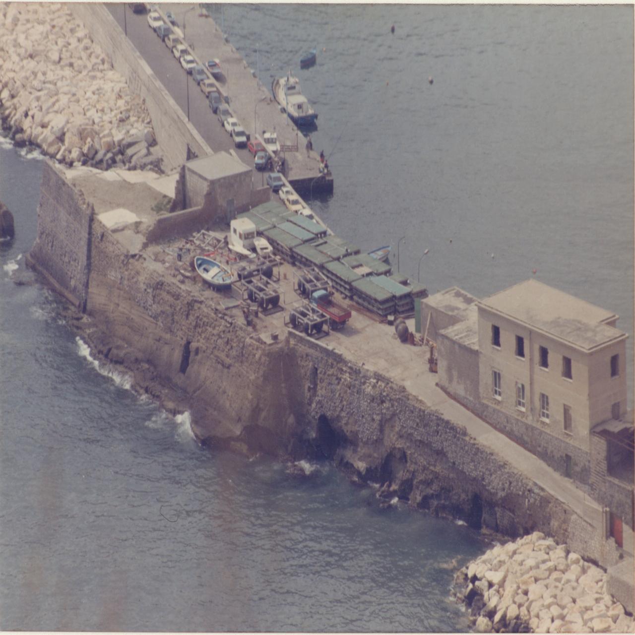 Napoli Nisida, edificio ex Lazzaretto (negativo) di Esterno (XX)
