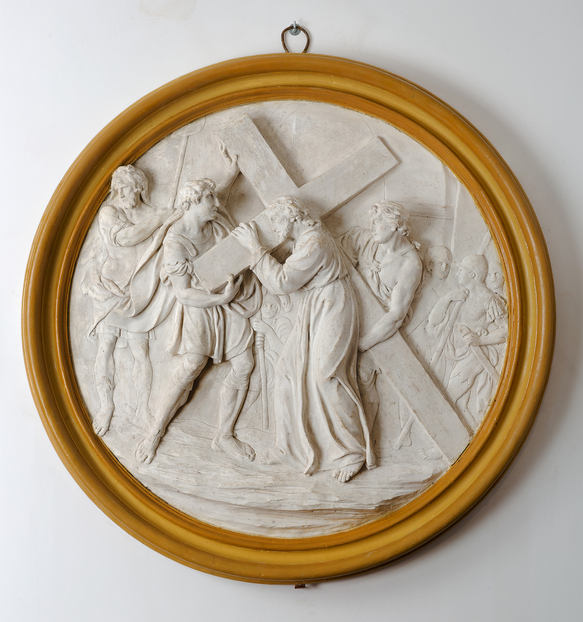 Gesù è caricato della croce (bassorilievo, elemento d'insieme) di Bernero, Giovanni Battista (attribuito) (terzo quarto sec. XVIII)