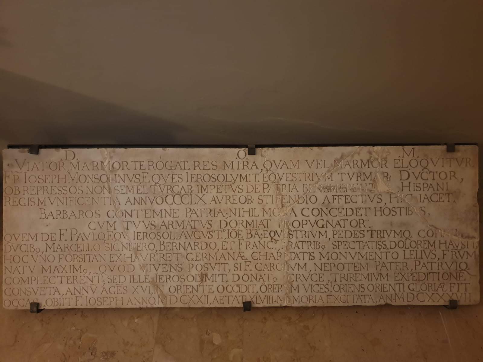 lapide marmorea con epigrafe, elemento d'insieme - ambito Italia meridionale (secondo quarto XVII)