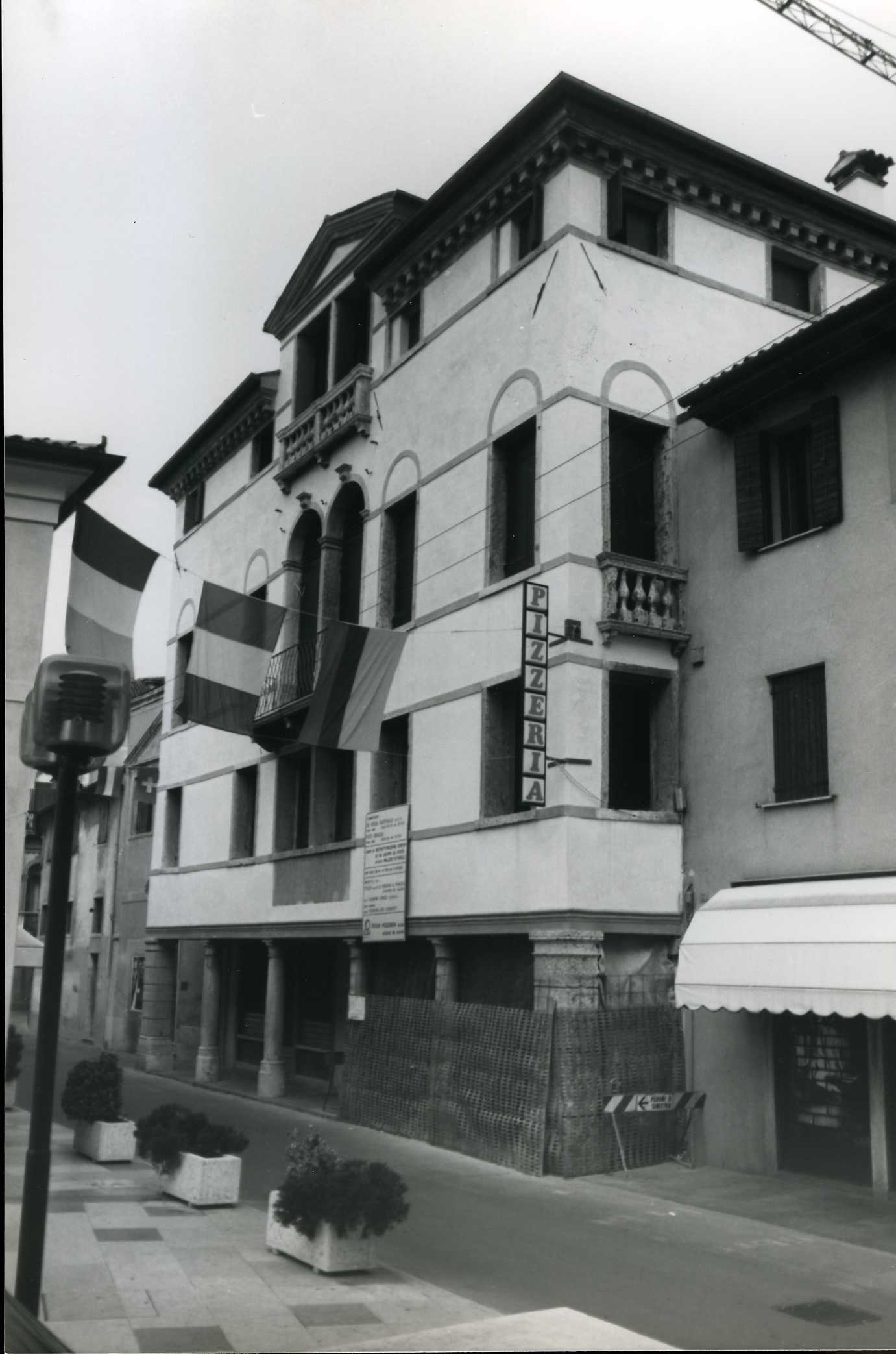 Casa Conte (palazzo) - Bassano del Grappa (VI)  (XVIII, fine)