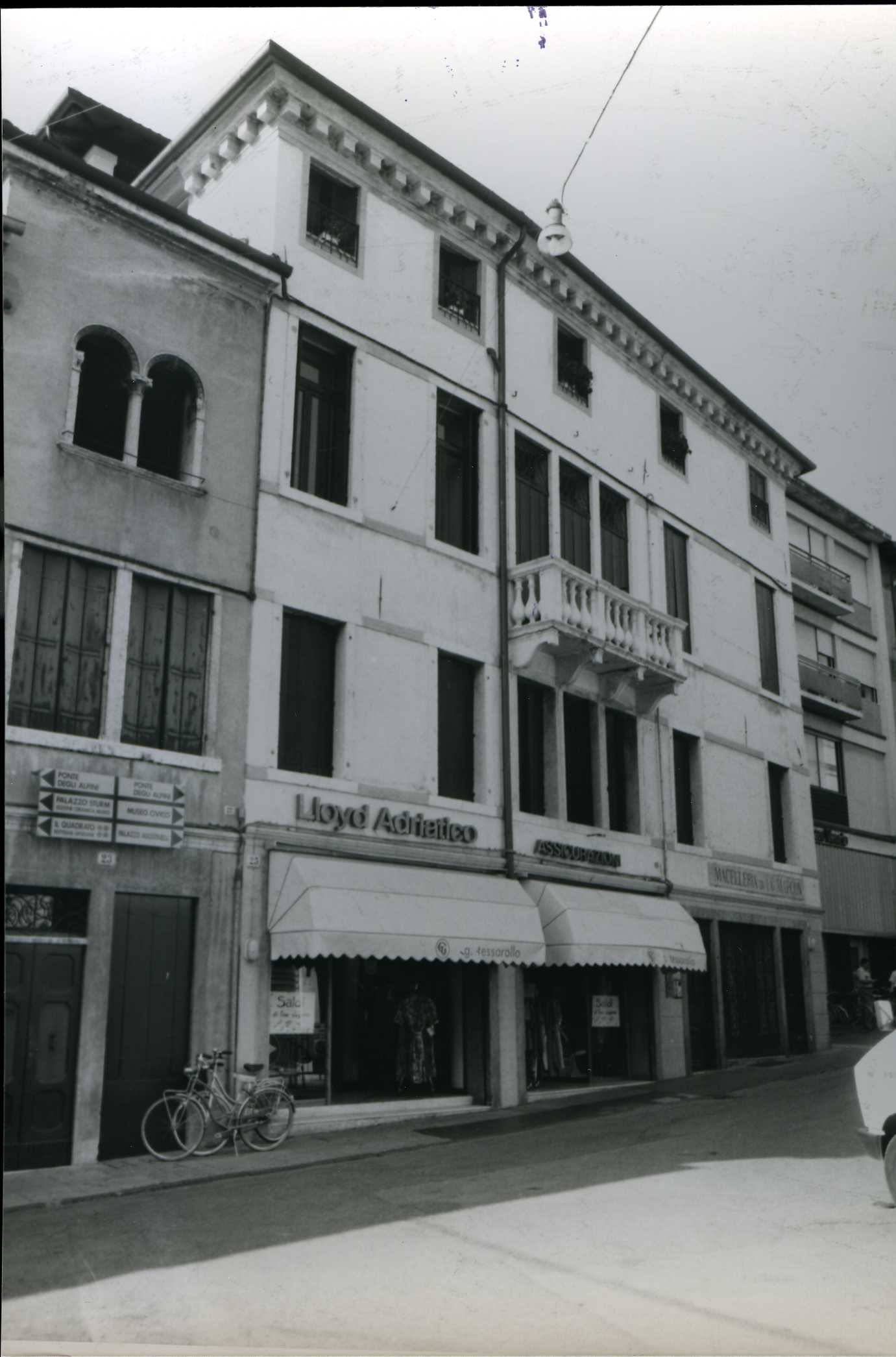 palazzo - Bassano del Grappa (VI)  (XVI)