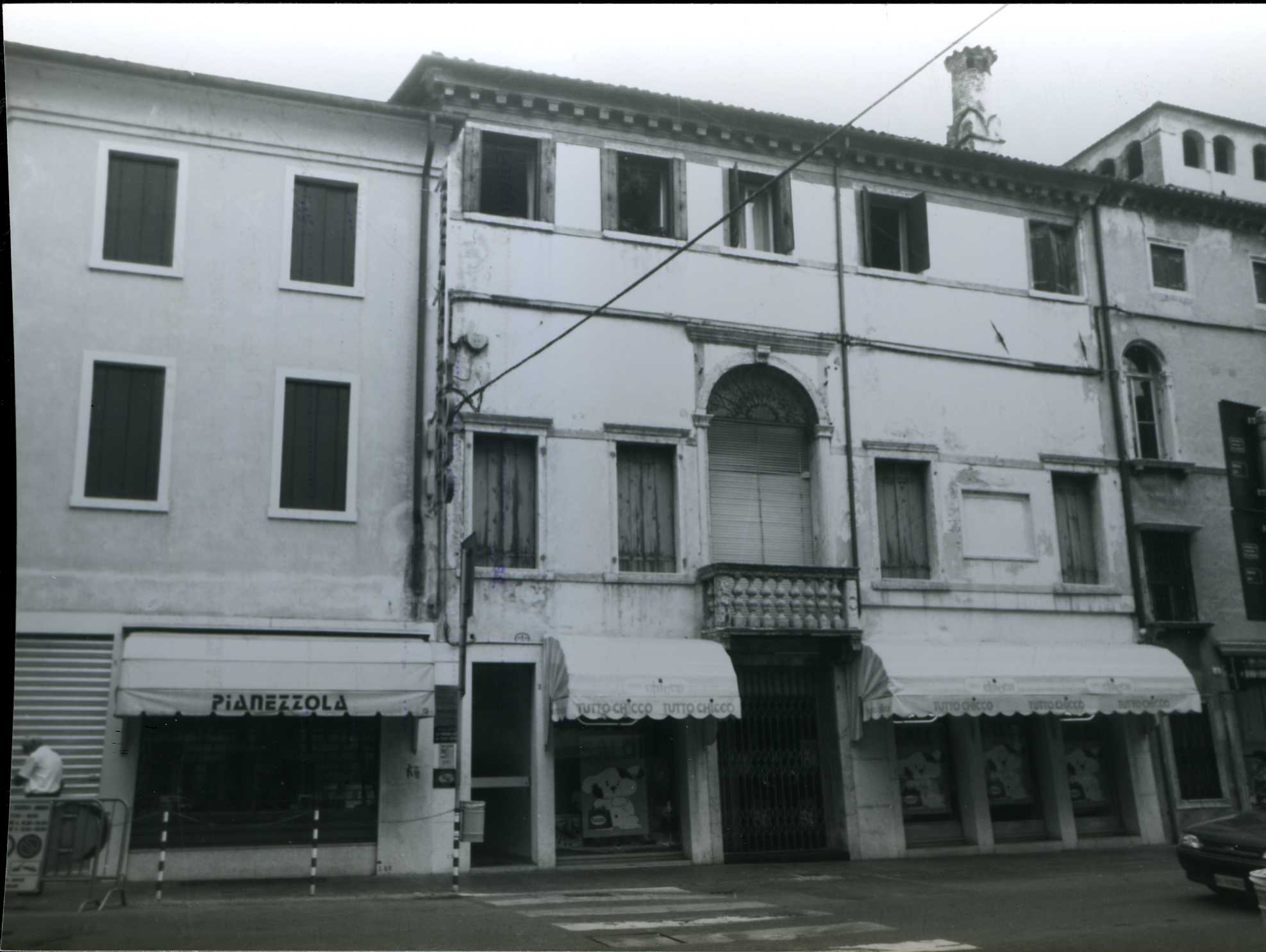 Casa Bellavitis (palazzo) - Bassano del Grappa (VI)  (XVI, metà)