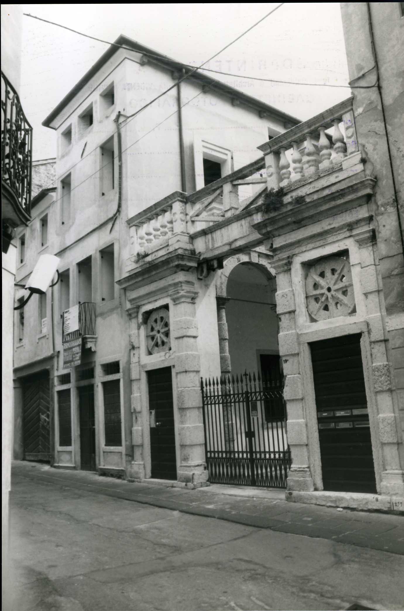 Casa Sartori (palazzo) - Bassano del Grappa (VI)  (XVI, fine)