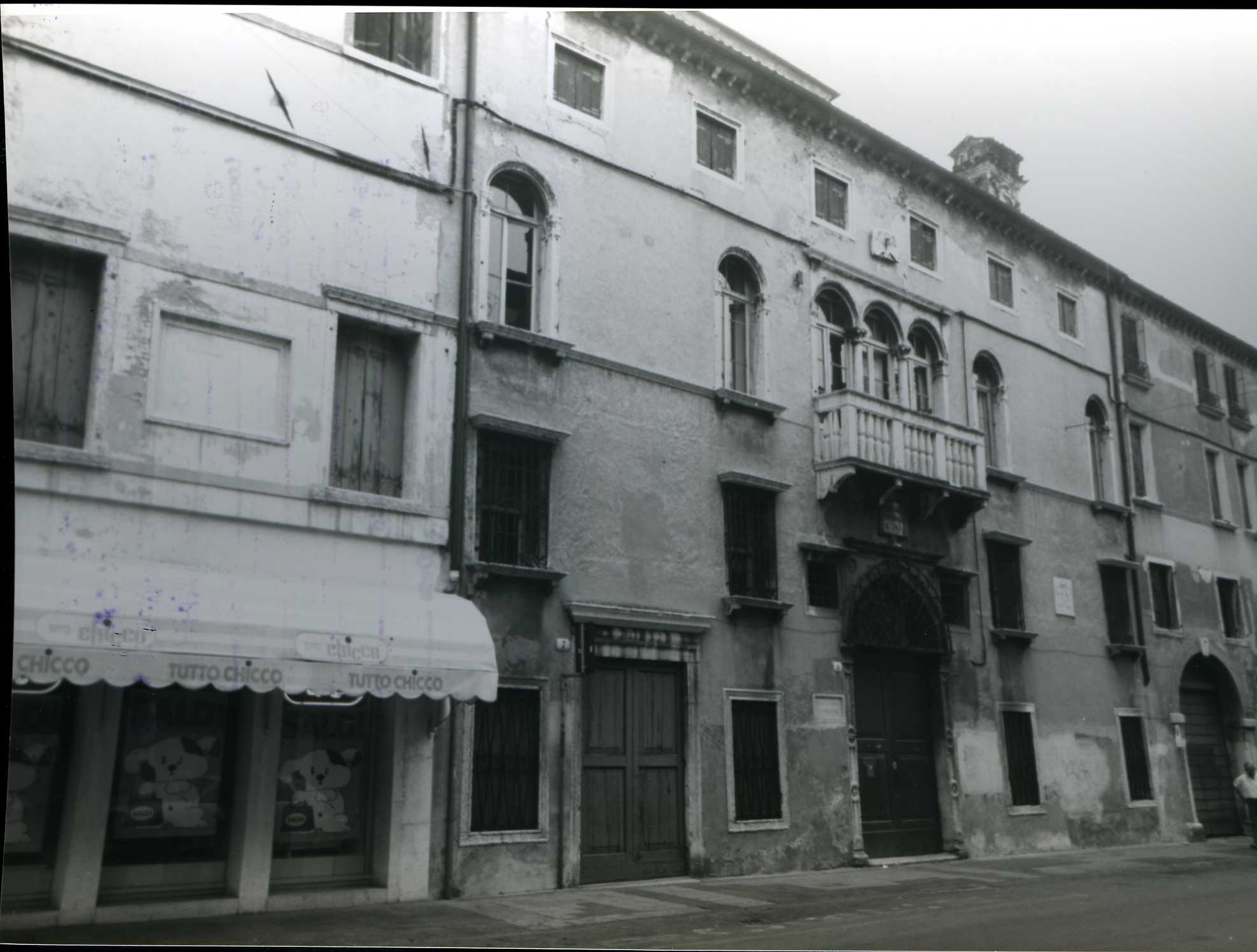 Palazzo Cerati (palazzo) - Bassano del Grappa (VI)  (XVI, metà)