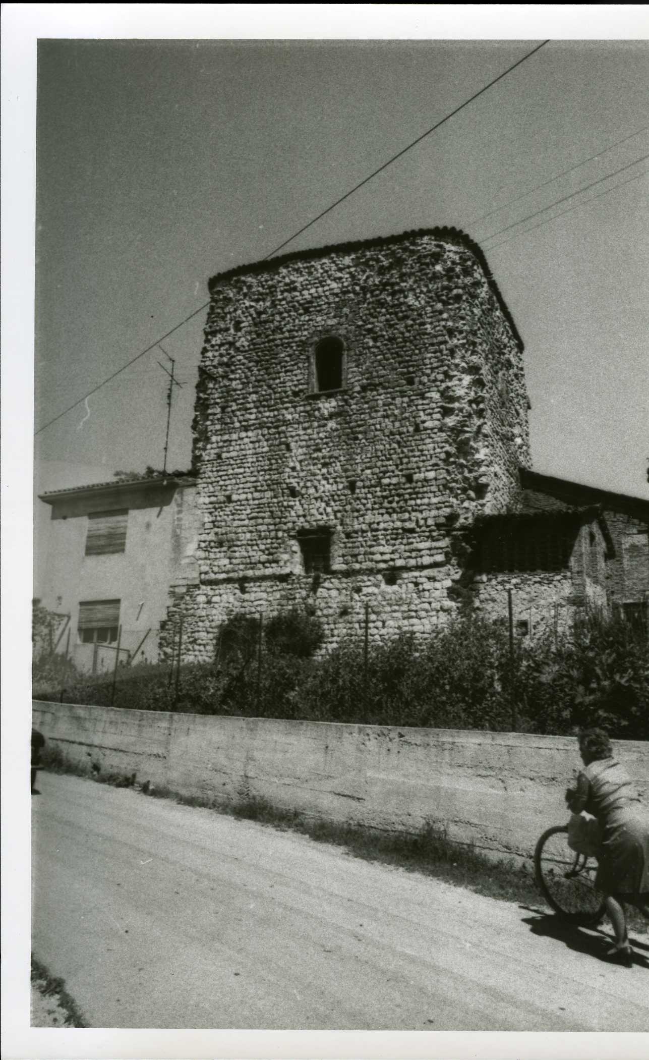 Torre medioevale di Castelnovo (torre, fortificata) - Isola Vicentina (VI)  (XII, seconda metà)