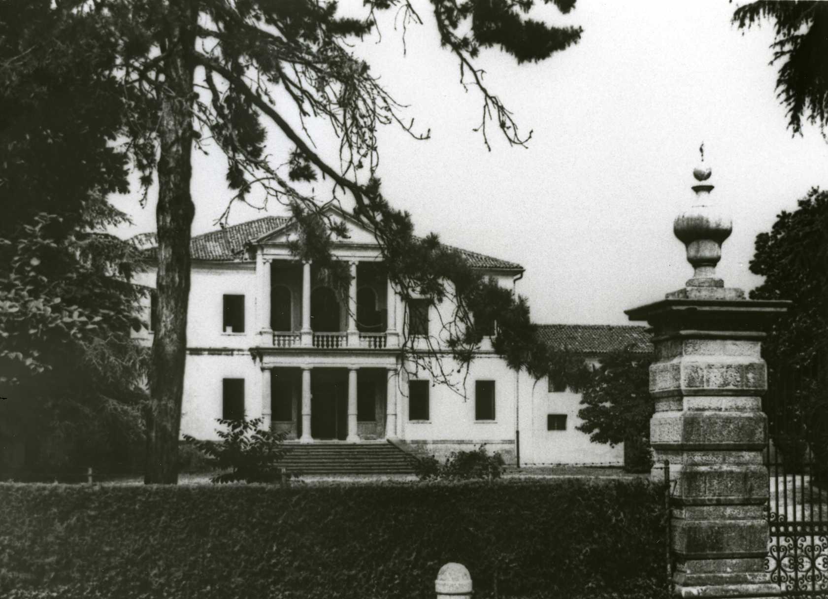 Villa Caffo (villa, nobiliare) - Rossano Veneto (VI)  (XVIII, prima metà)