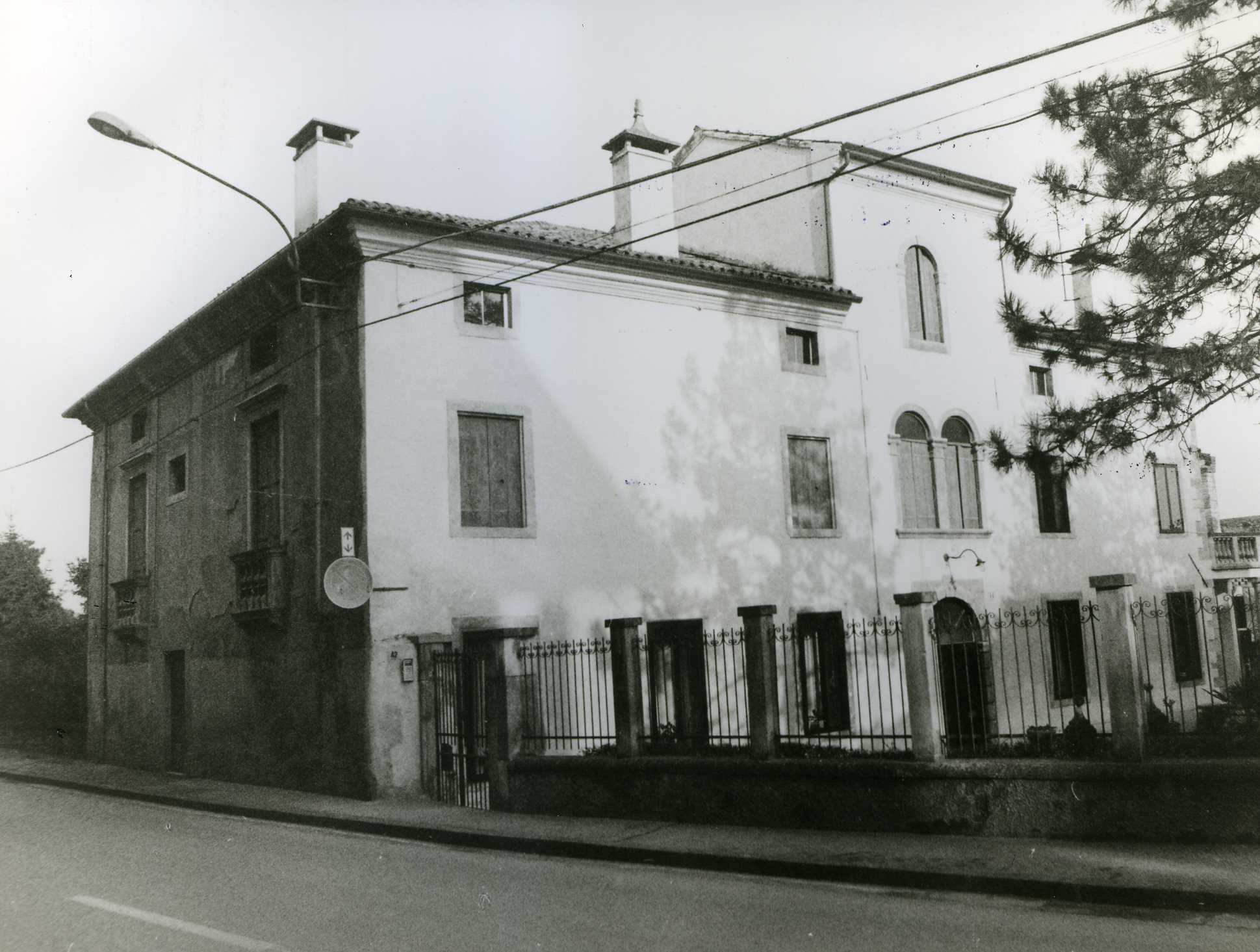 Villa Guariso (villa, padronale) - Sossano (VI)  (XVI, inizio)