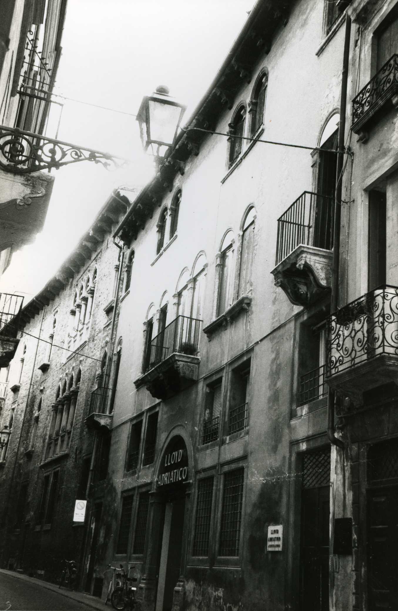 Palazzo Arnaldi (palazzo, nobiliare) - Vicenza (VI)  (XVI, fine)