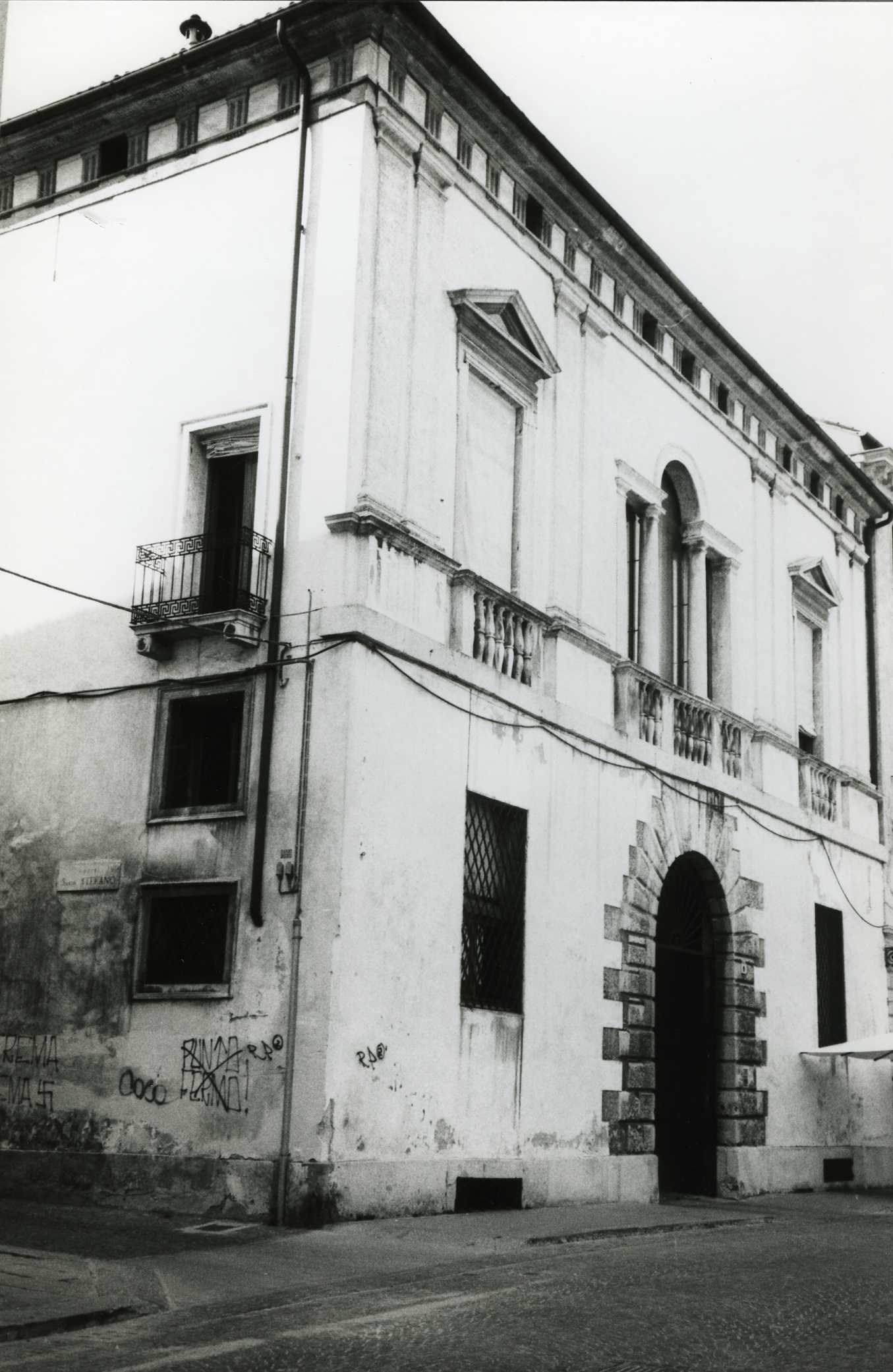 Palazzo Da Monte (palazzo, nobiliare) - Vicenza (VI)  (XVI, seconda metà)