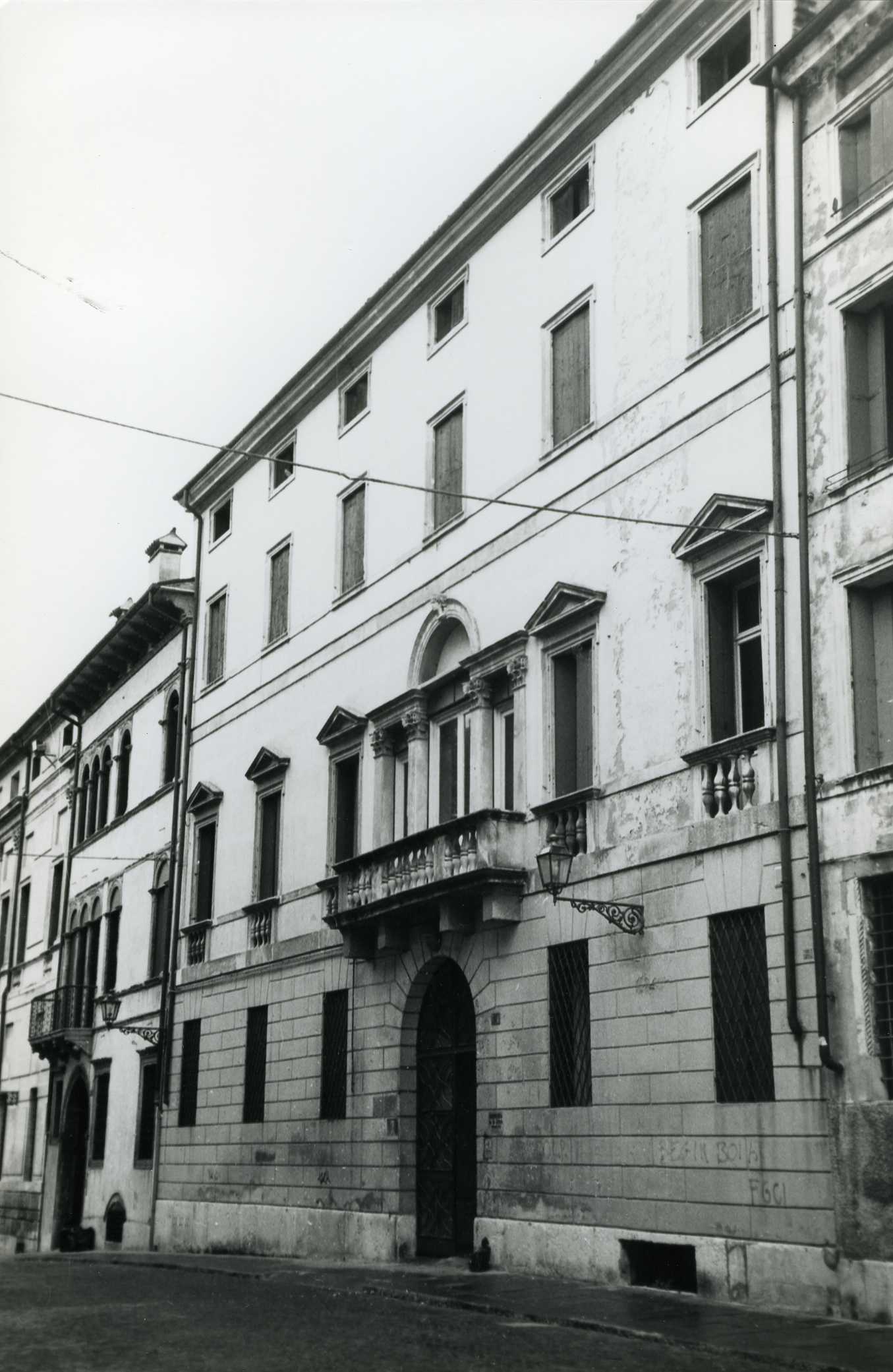 Palazzo Franceschini (palazzo, nobiliare) - Vicenza (VI)  (XVIII, fine)
