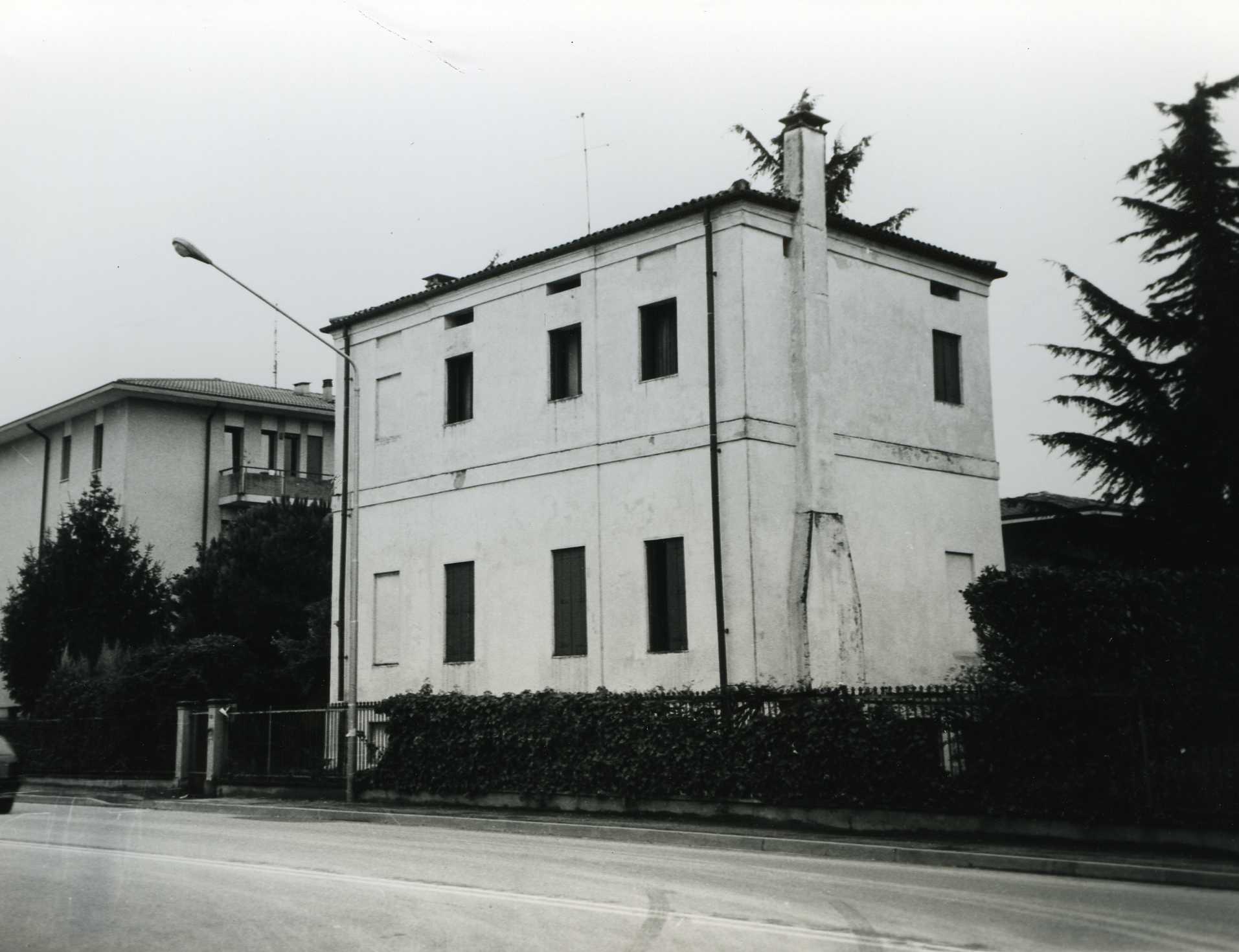 Villino Muzzi (villa, padronale) - Vicenza (VI)  (XIX, inizio)
