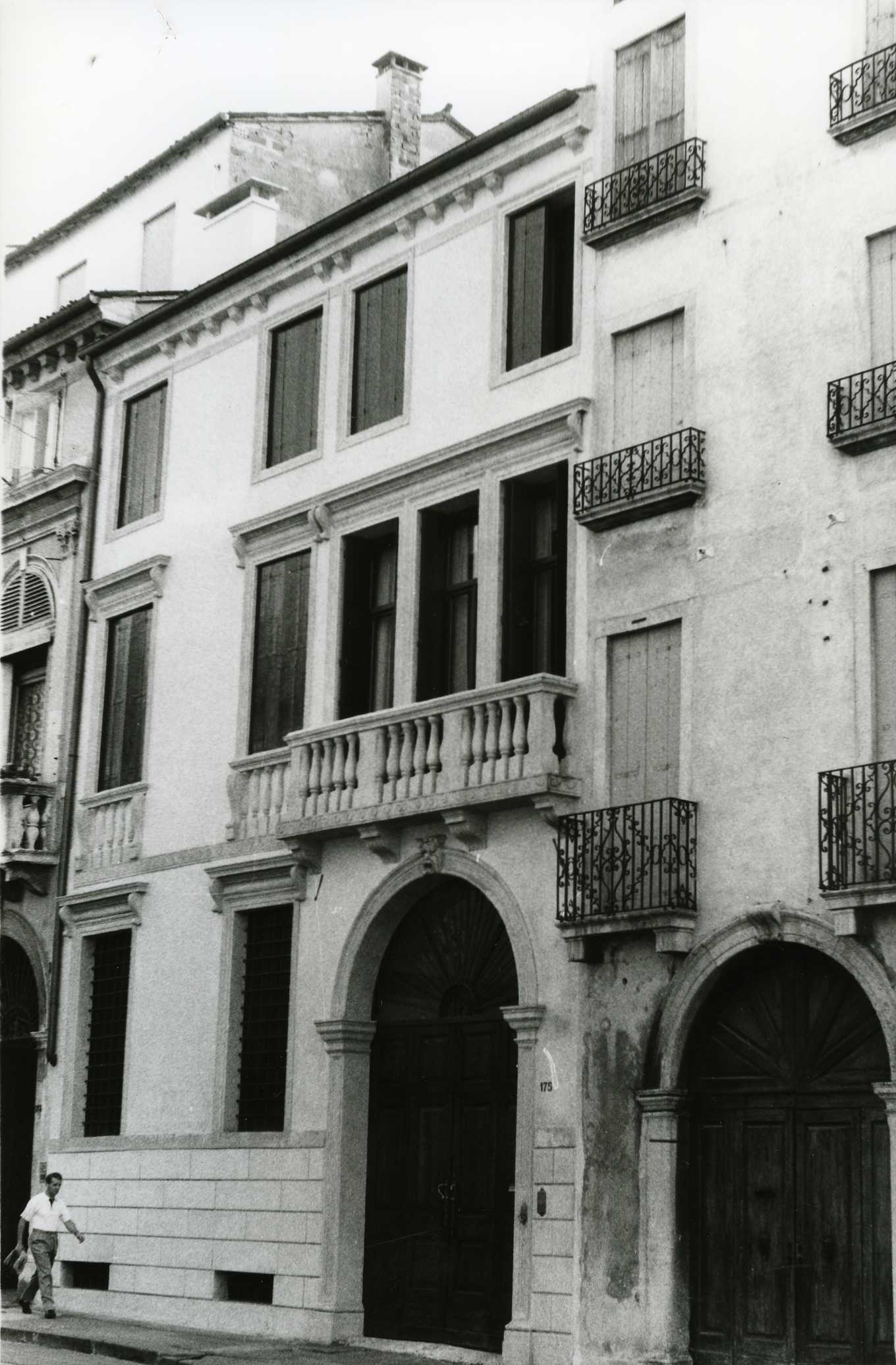 Casa Malchiavelli (casa) - Vicenza (VI)  (XVIII, prima metà)