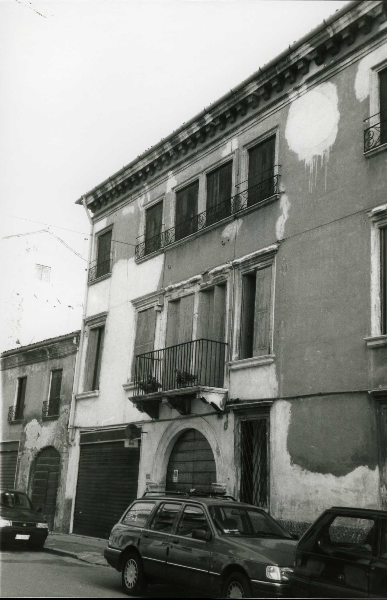 palazzo - Vicenza (VI)  (XVII, fine)