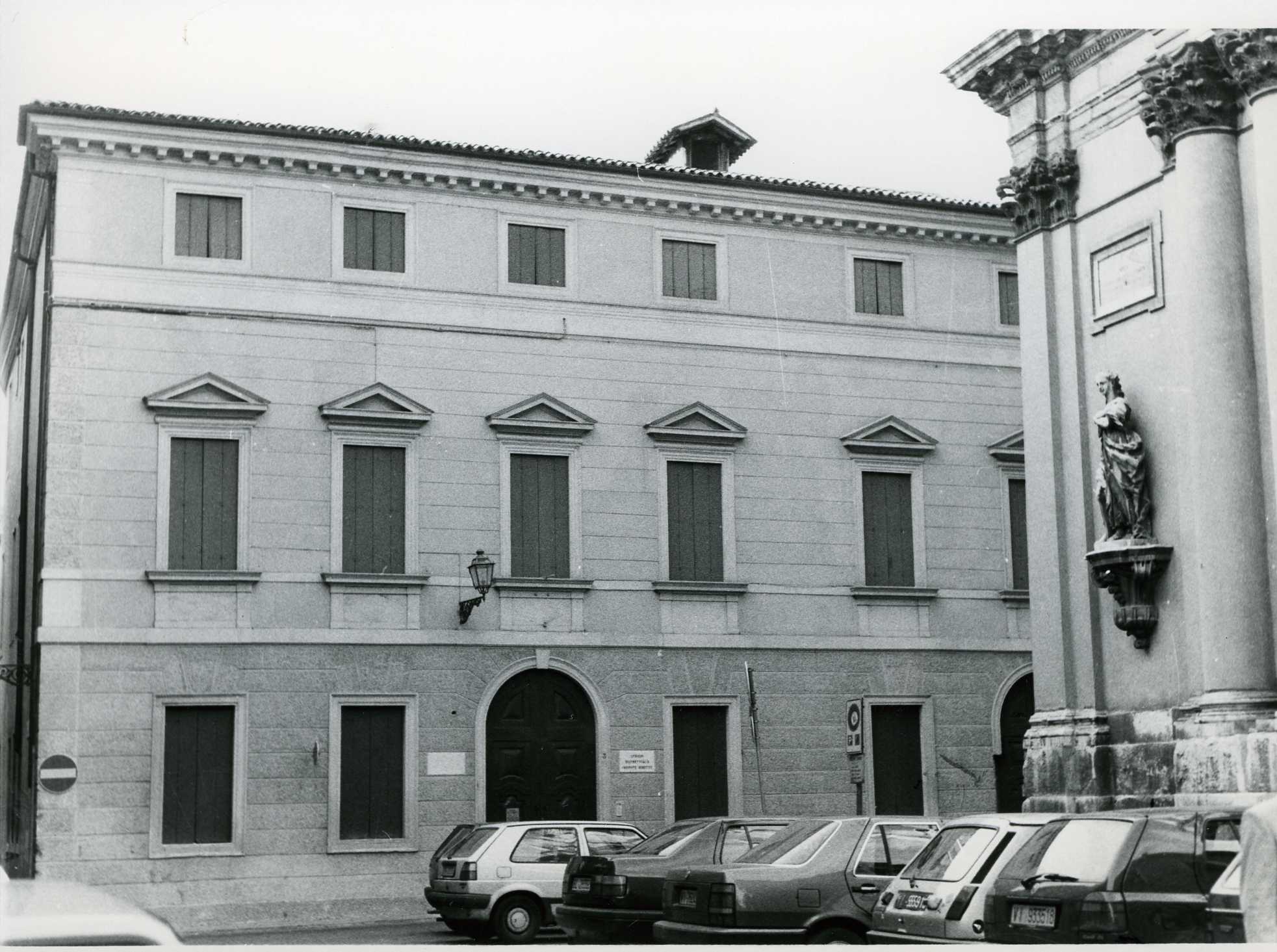 Palazzo Capra (palazzo, nobiliare) - Vicenza (VI)  (XVIII, seconda metà)