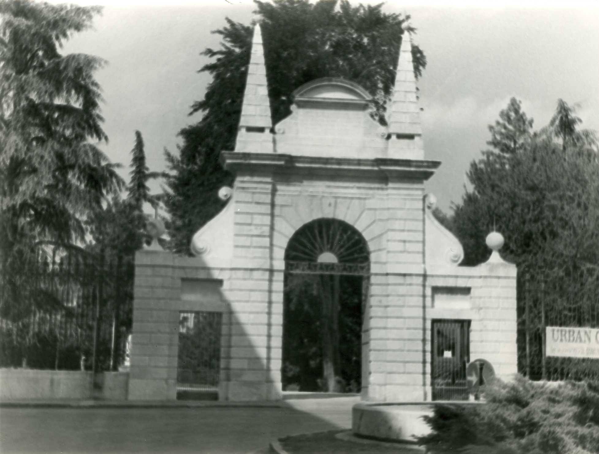 Arco d'ingresso ai giardini Salvi (arco) - Vicenza (VI)  (XVII)