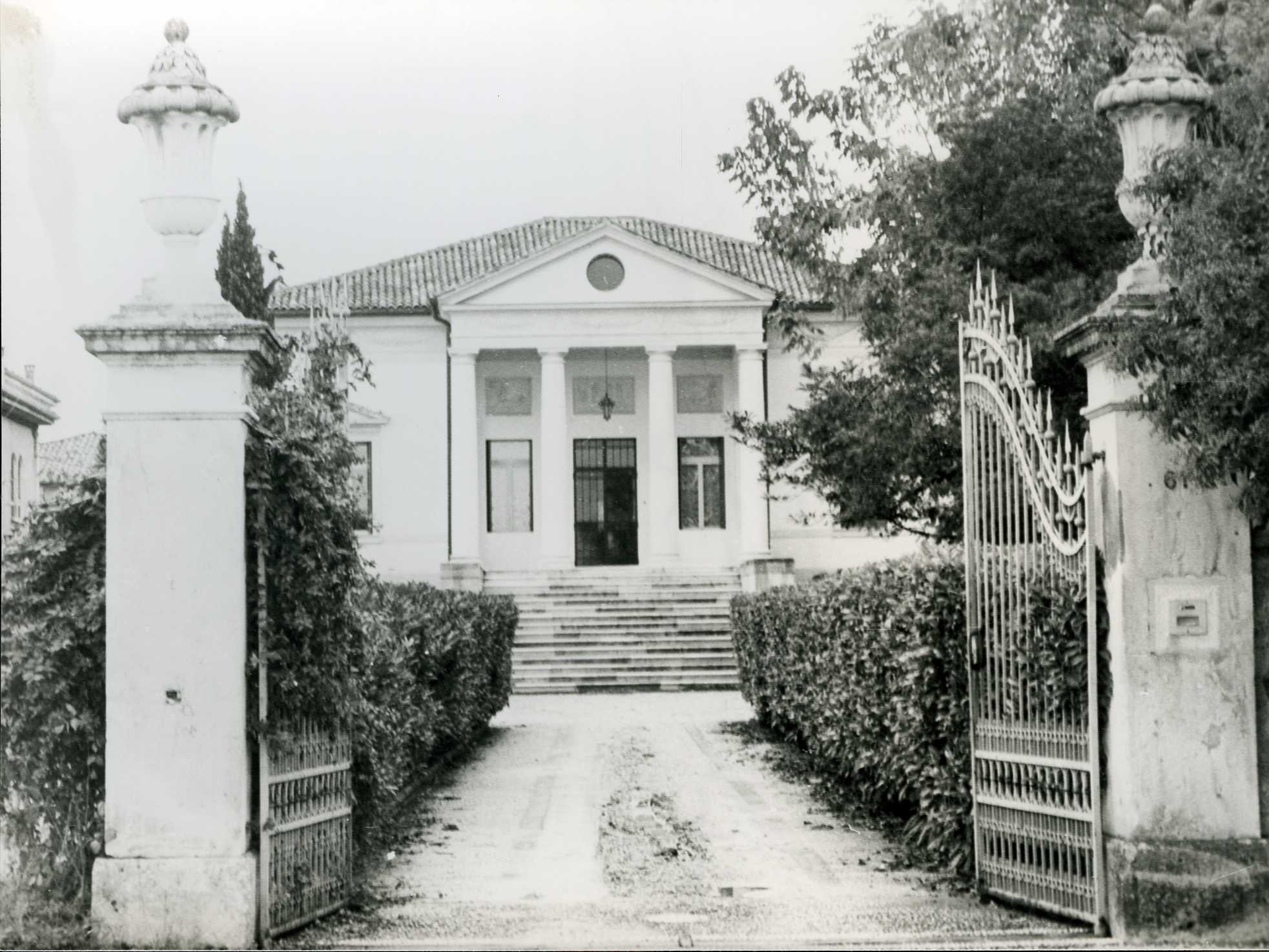 Villa Bazzini (villa, padronale) - Vicenza (VI)  (XIX, metà)