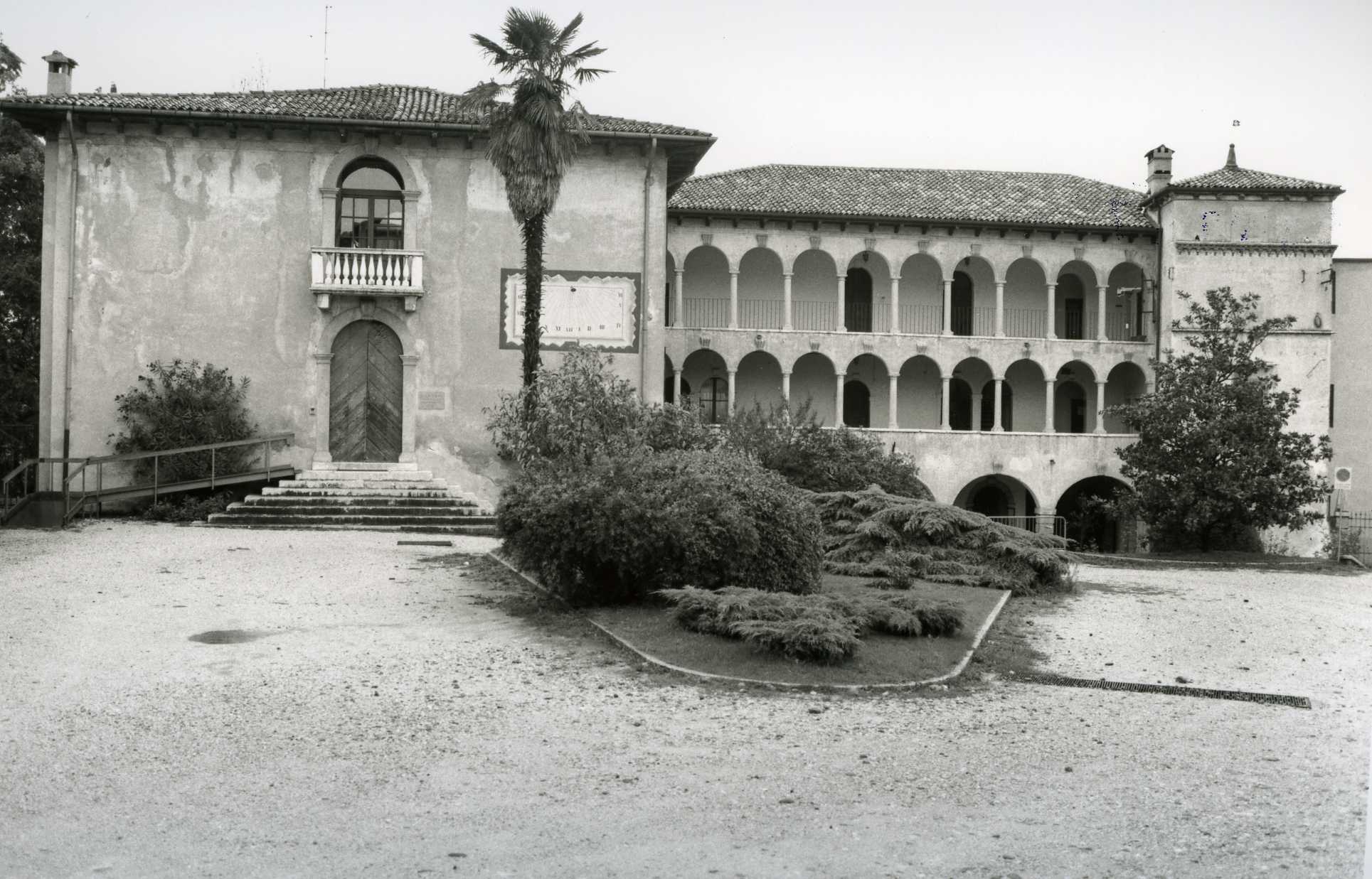 Villa ex Spinola (villa, nobiliare) - Bussolengo (VR)  (XVI, inizio)
