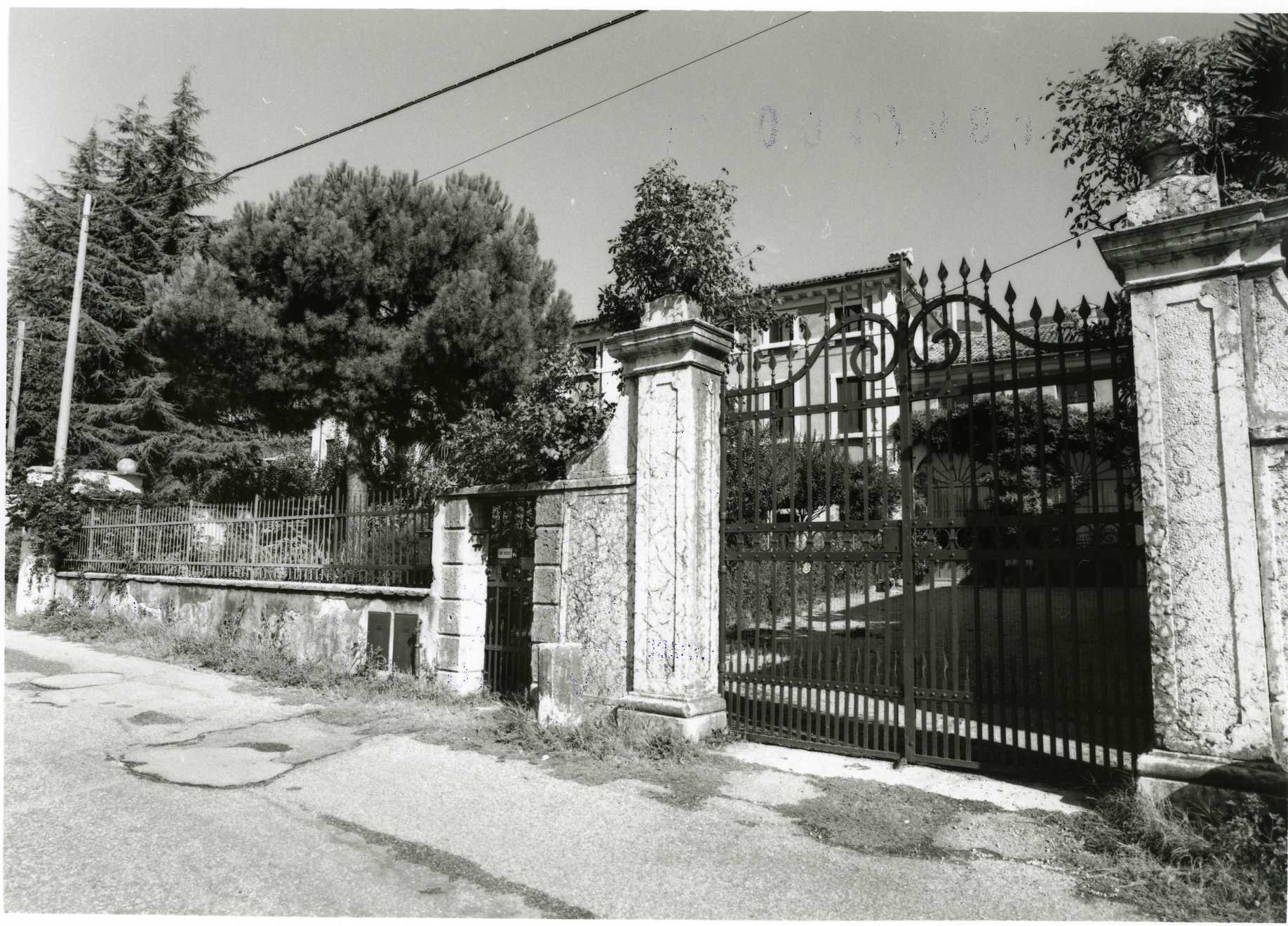 Villa Trentini (casa, padronale) - Caprino Veronese (VR)  (XVIII, metà)